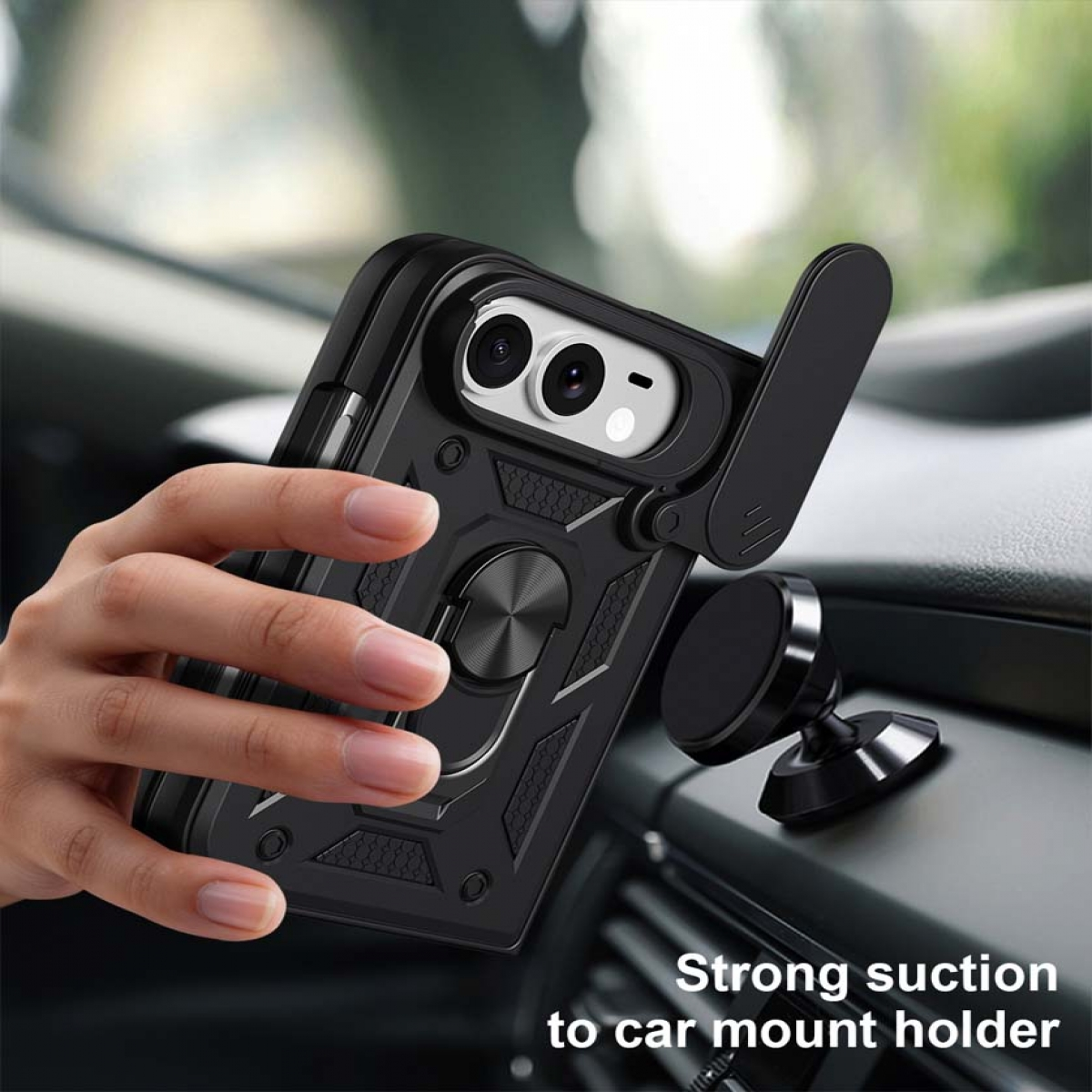 Hand in einem Auto hält eine robuste schwarze Handyhülle mit integriertem Ständer vor einer Magnethalterung.