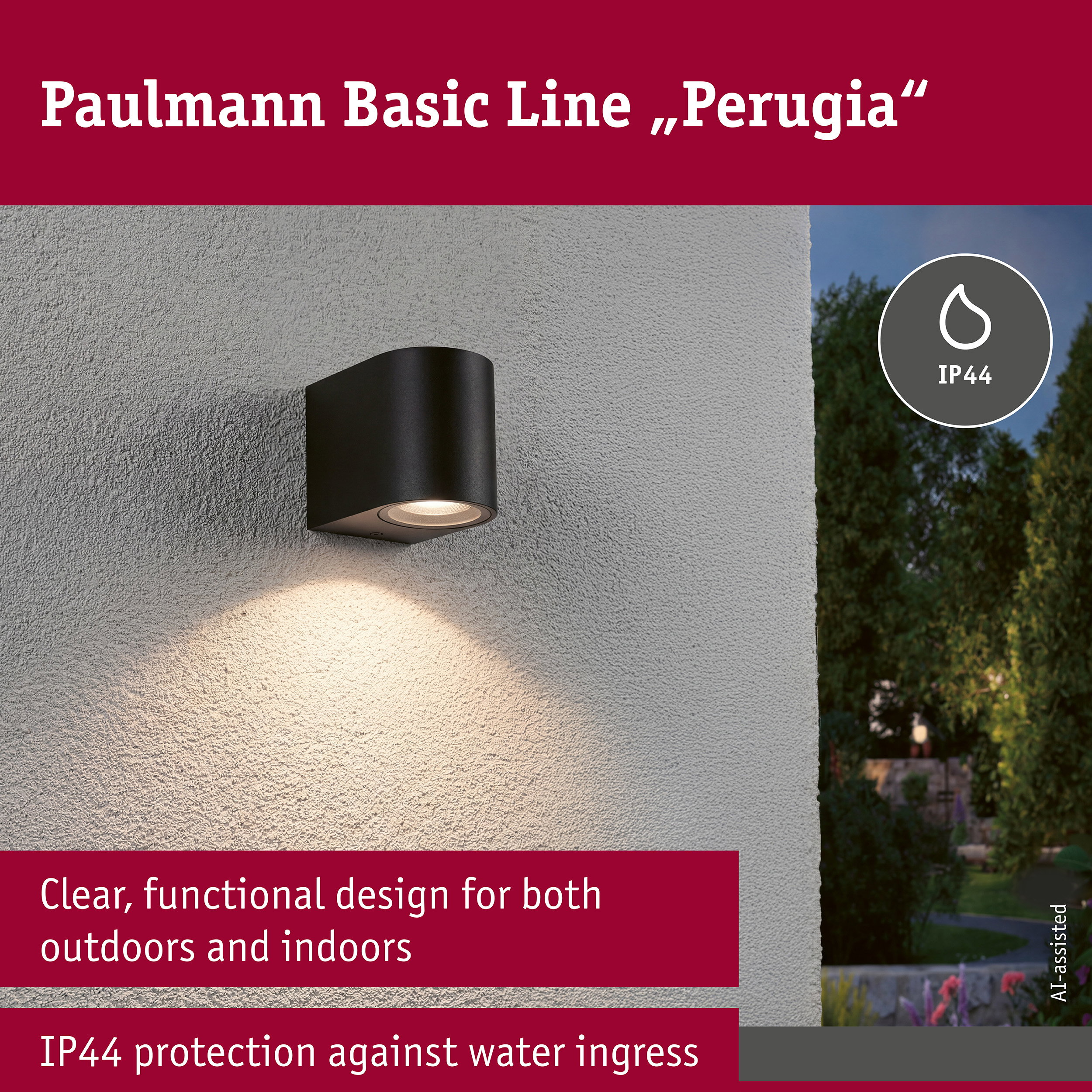 Schwarze Paulmann Wandleuchte Perugia an einer Außenwand mit Lichtkegel und IP44-Symbol.