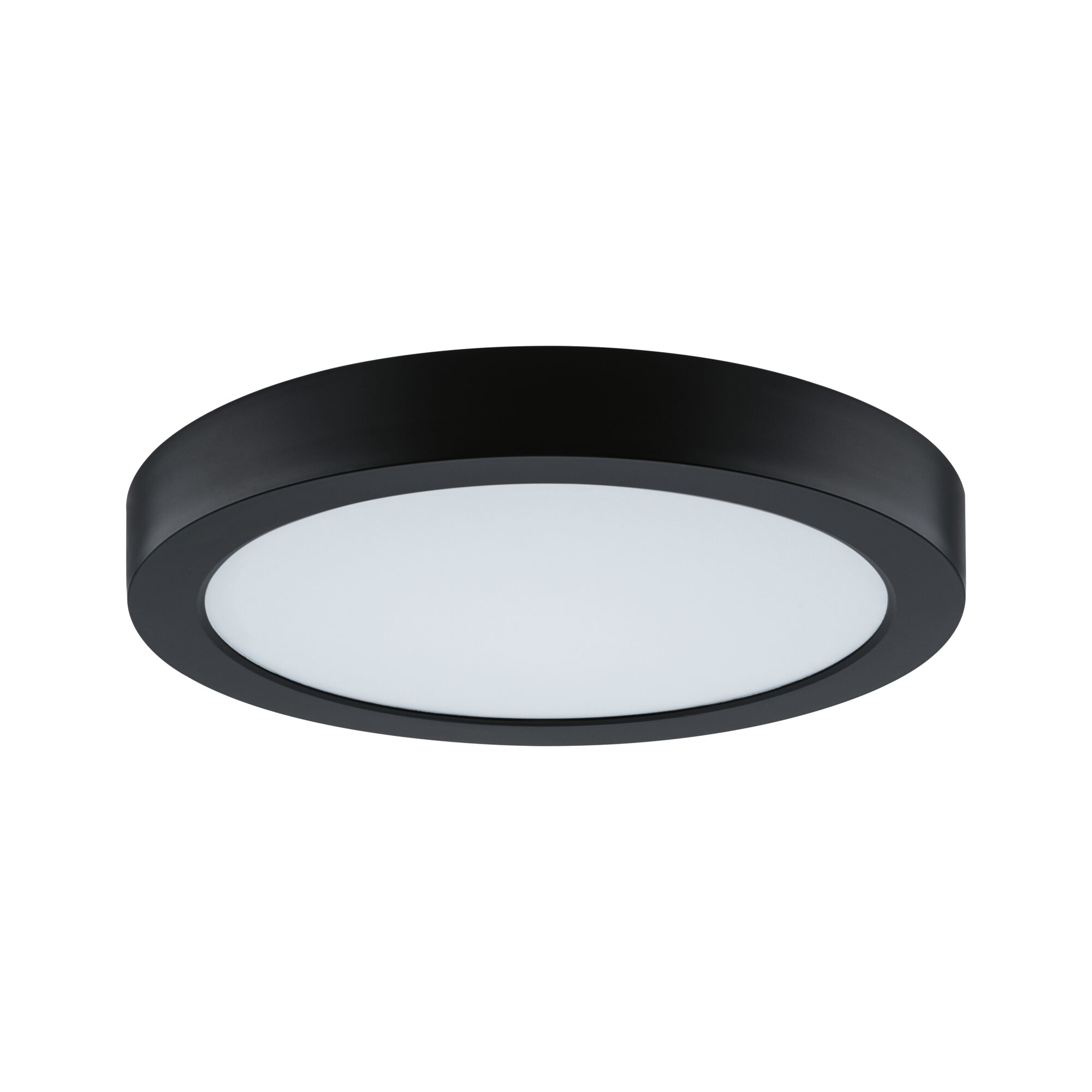 Eine runde, schwarze Deckenleuchte mit einem weißen Diffusor auf weißem Hintergrund.