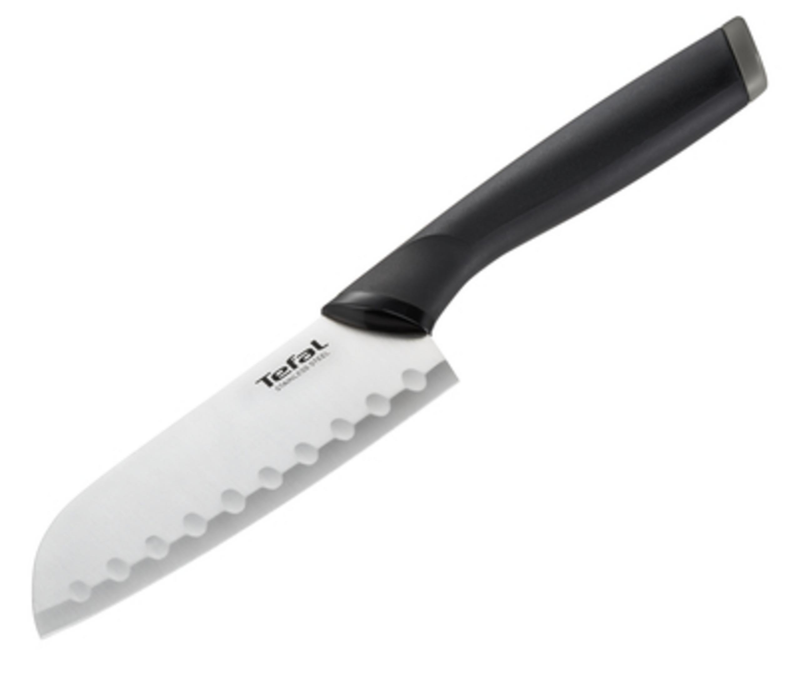 Ein Tefal-Santokumesser mit schwarzem Griff und Edelstahlklinge liegt auf weißem Hintergrund.