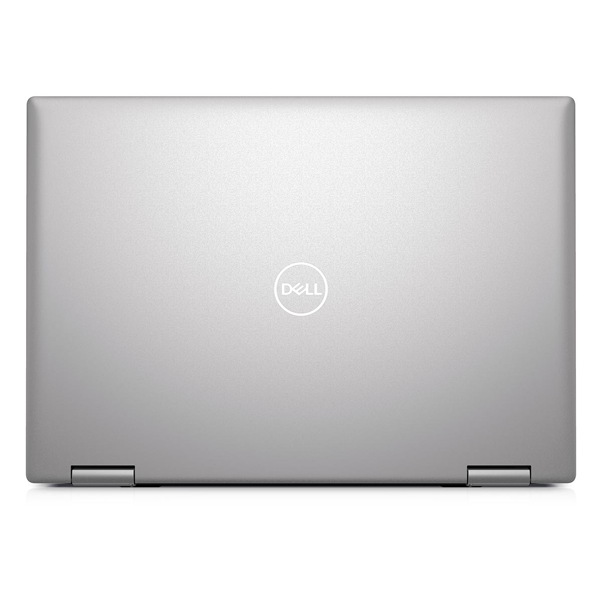 Zamknięty srebrny laptop Dell widziany z góry z logo pośrodku.