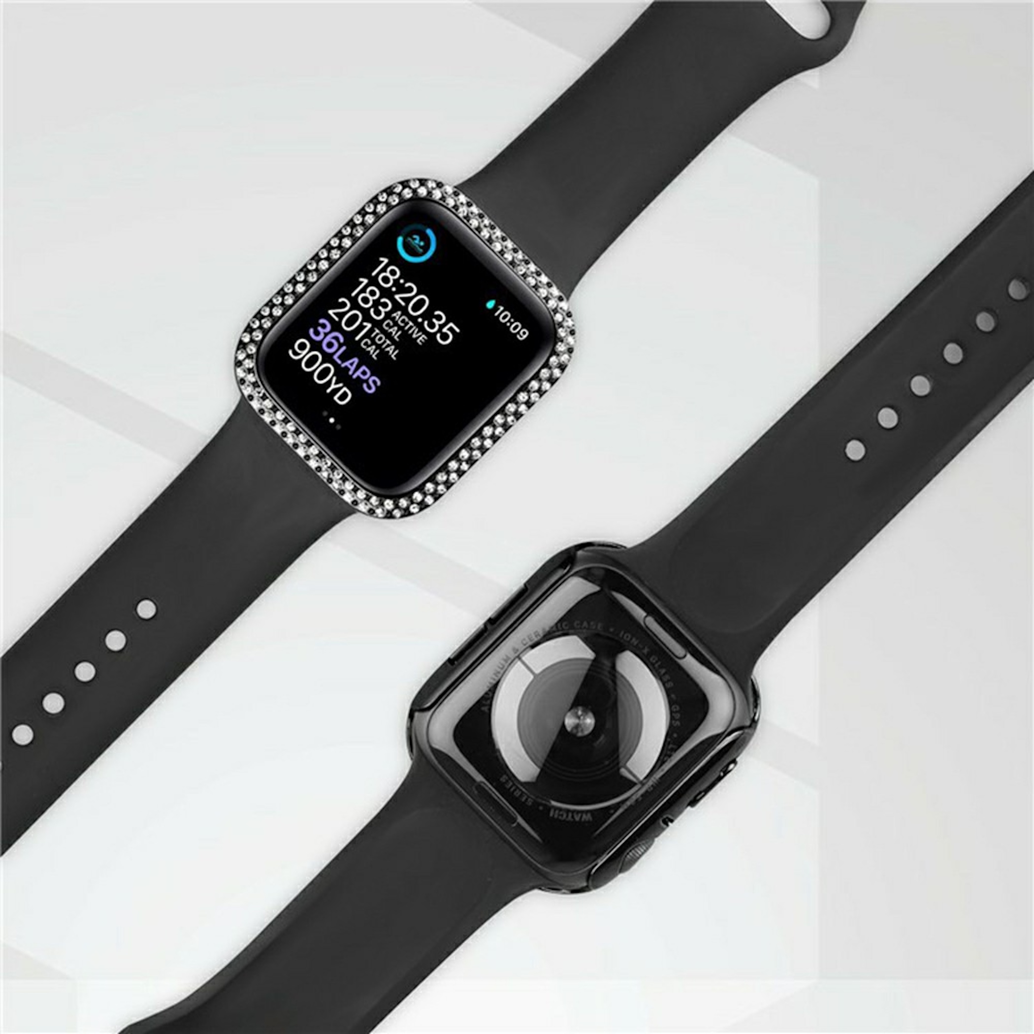 Zwei schwarze Smartwatches mit Armbändern, eine mit glitzernder Steinbesetzung um das Display und eine mit der Rückseite nach oben.