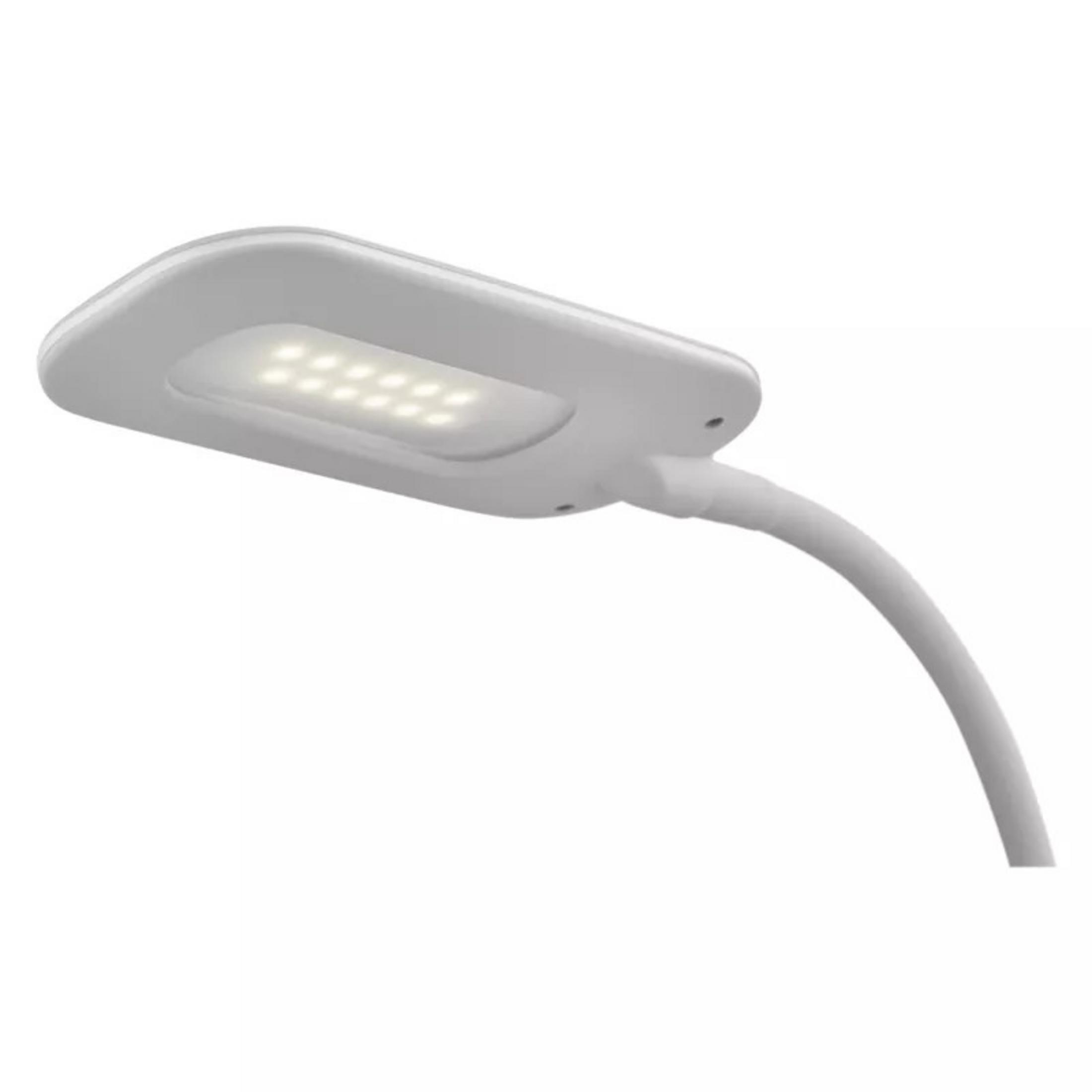 Eine weiße LED-Schreibtischlampe mit flexiblem Hals und leuchtendem Panel vor weißem Hintergrund.
