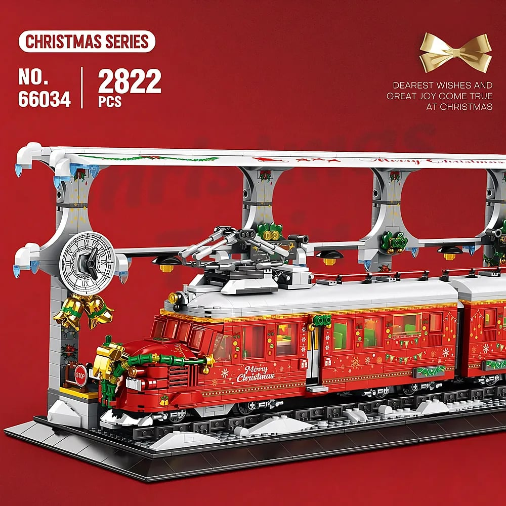 Ein roter Weihnachts-LEGO-Zug unter einem geschmückten Bahnhof auf rotem Hintergrund mit Text.