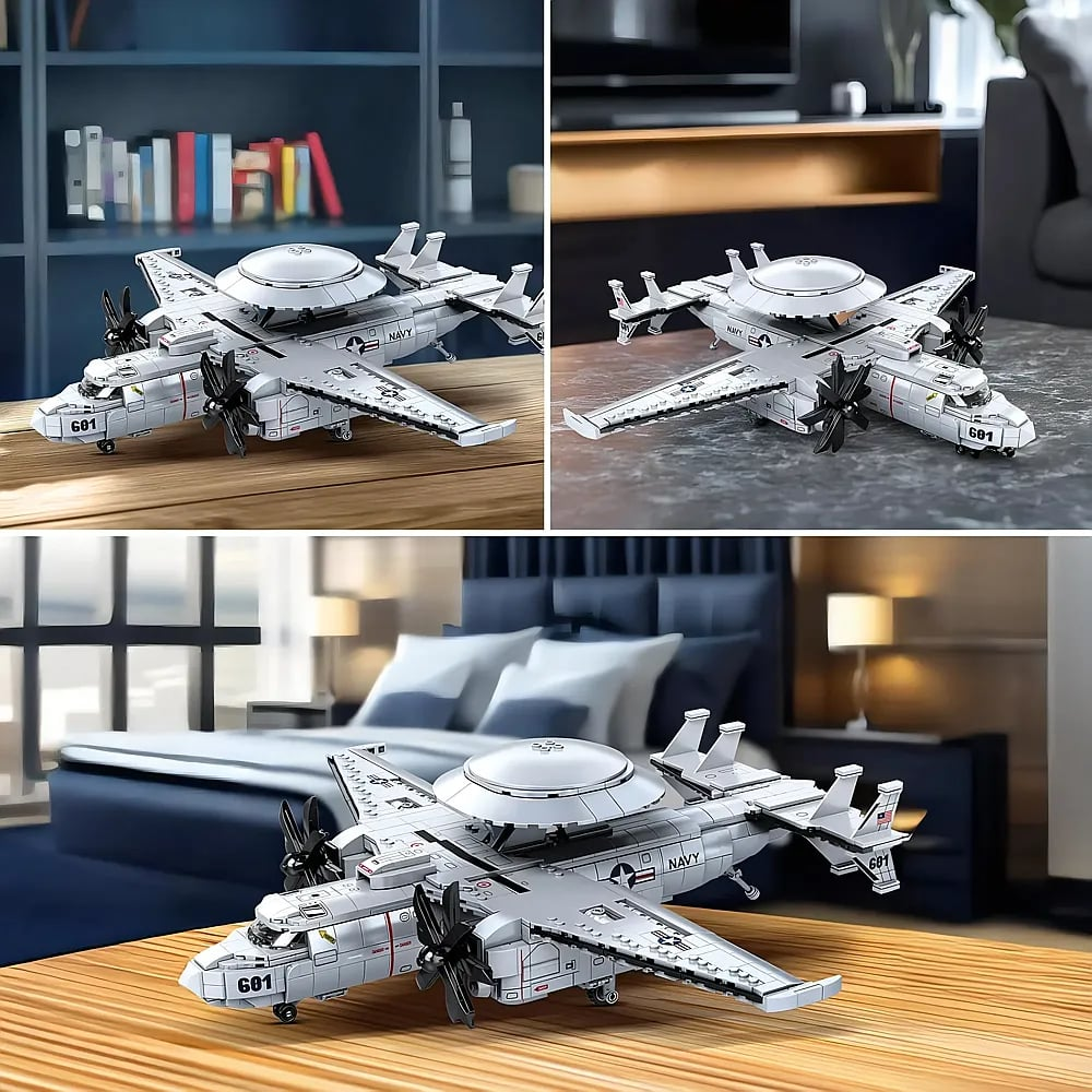Ein detailliertes Lego-Modell eines grauen Navy-Flugzeugs mit Radar dominiert drei verschiedene Zimmerhintergründe.