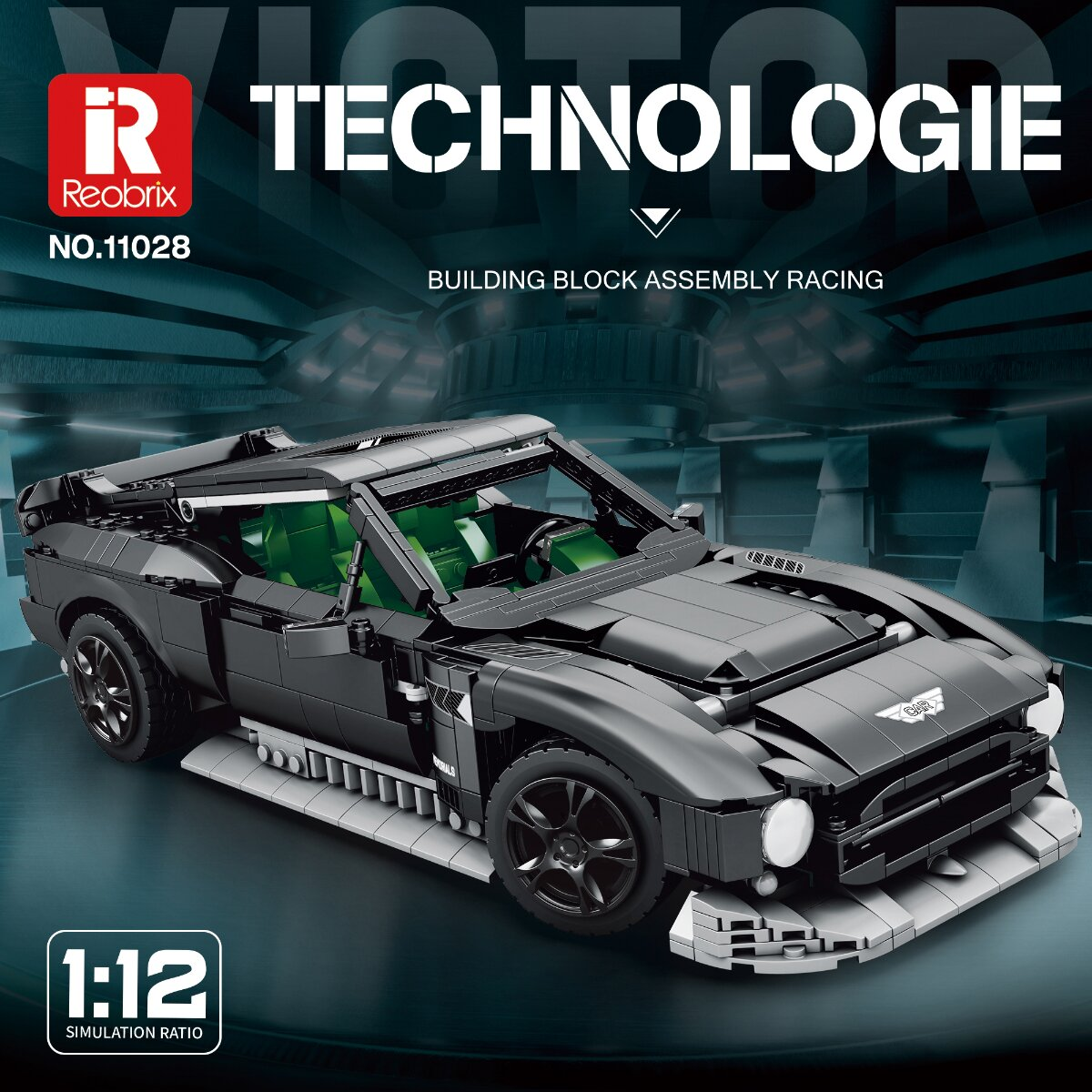 Ein schwarzes Reobrix 11028 Technologie-Baustein-Rennauto auf dunklem Hintergrund.