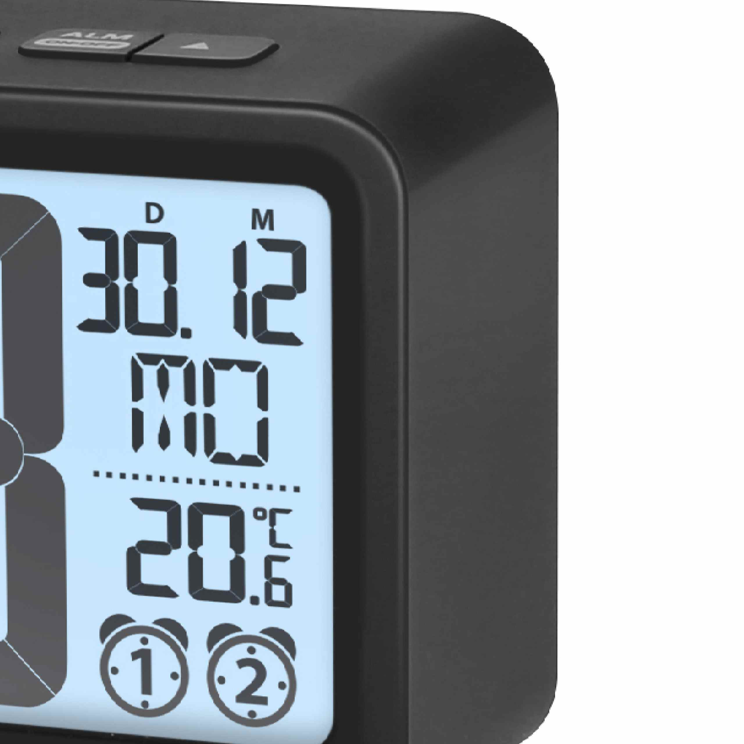 Ein schwarzer Digitalwecker mit blauem Display zeigt Datum, Tag, 20.6 Grad und Alarmsymbole.