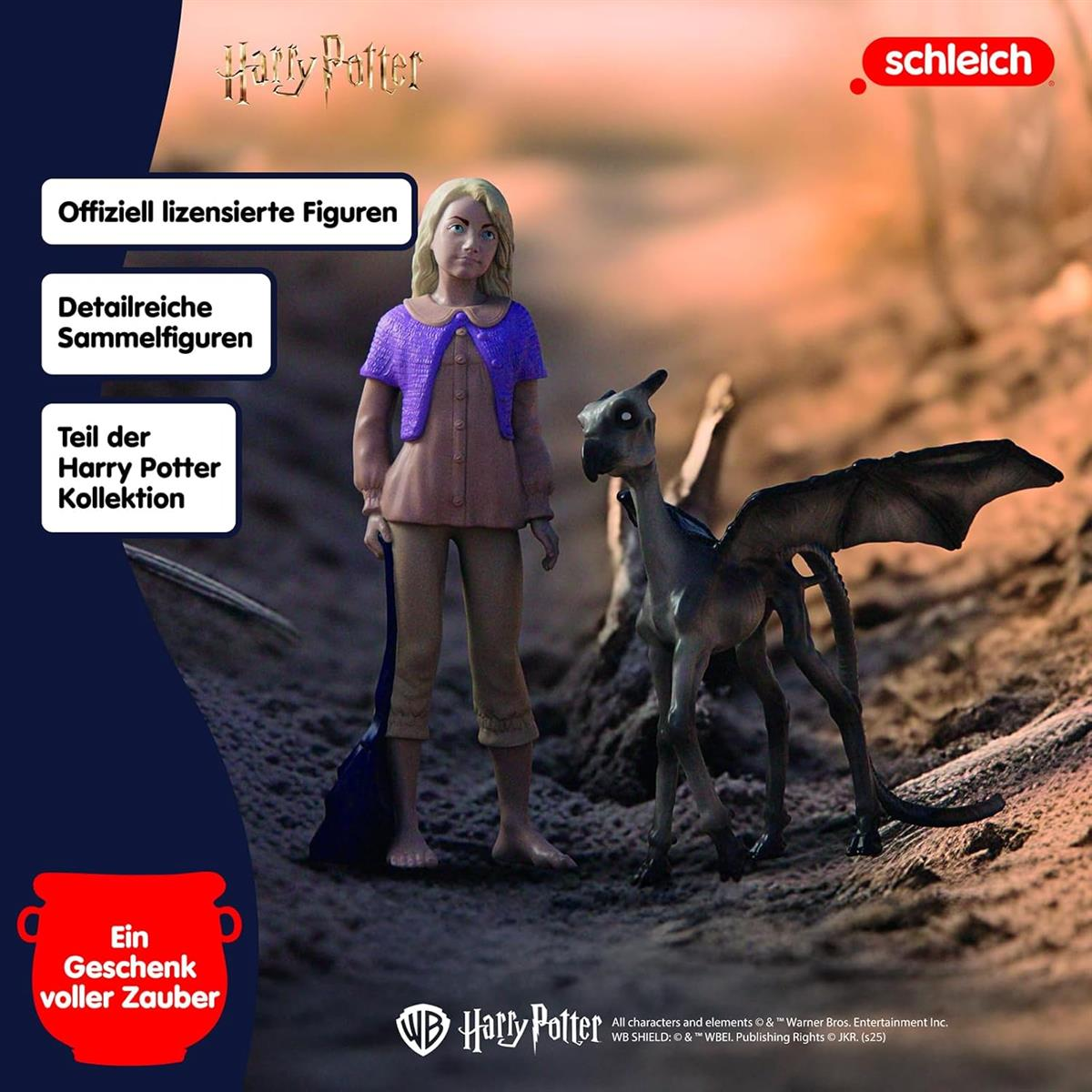 Luna Lovegood Figur steht neben einer dunklen, geflügelten Thestral-Kreatur auf felsigem Gelände.
