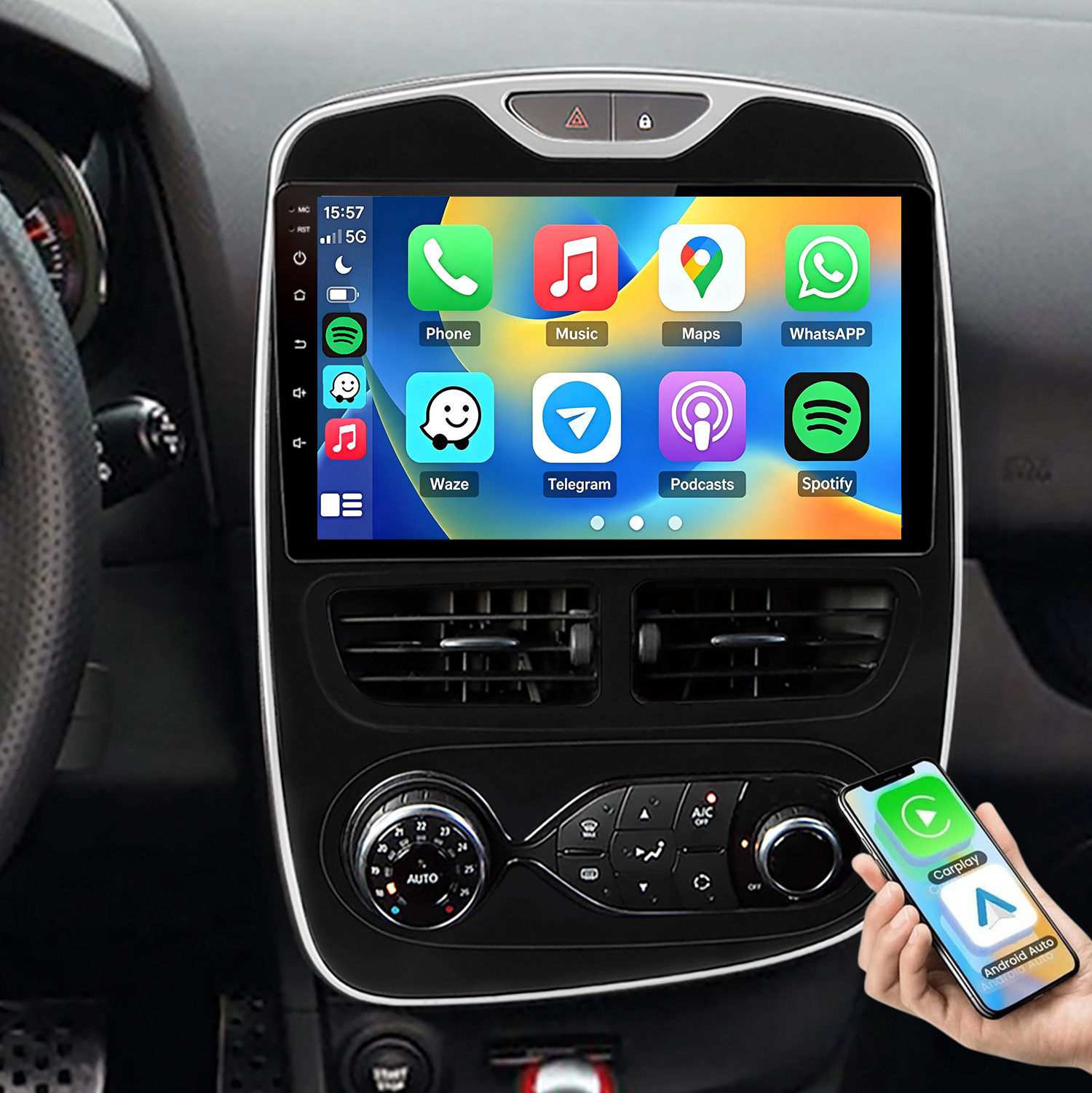 Autoinnenraum mit großem Touchscreen-Bildschirm, der Smartphone-Apps anzeigt, während eine Hand ein Telefon hält.