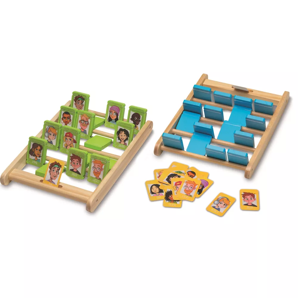Ein Wer ist es-Brettspiel mit Holzrahmen, grünen und blauen Figurenplättchen und gelben Profilkarten auf weißem Hintergrund.