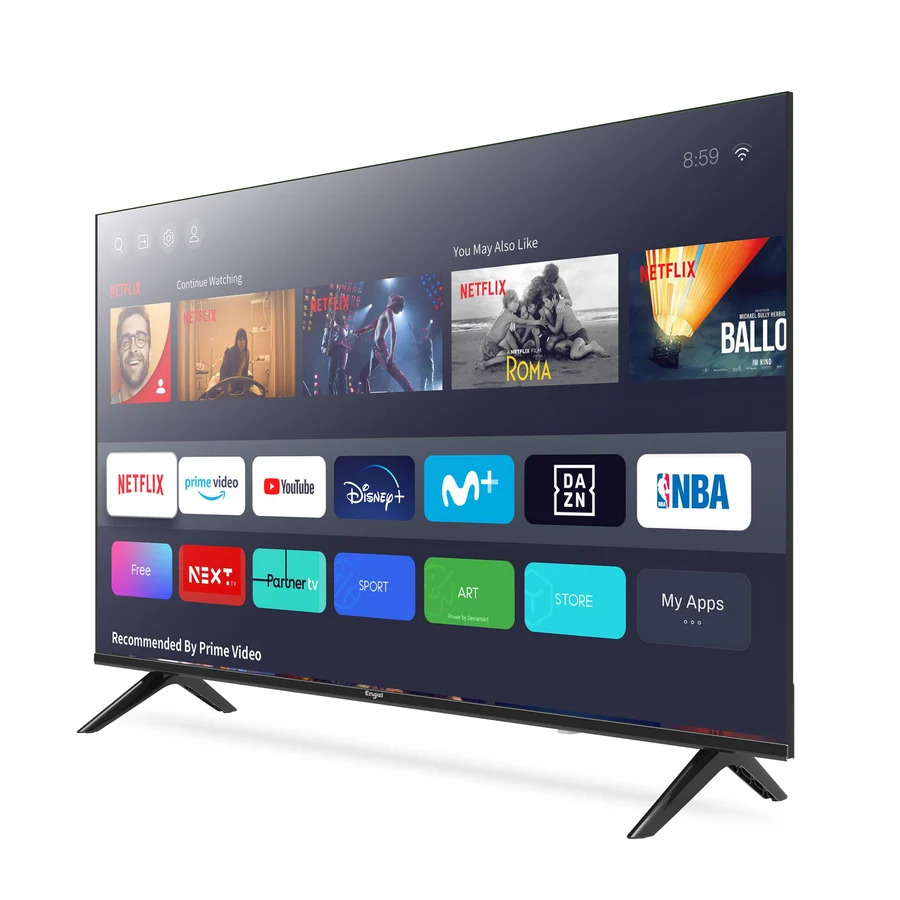Un televisor inteligente moderno inclinado sobre fondo blanco muestra una interfaz de streaming con aplicaciones y vistas previas.
