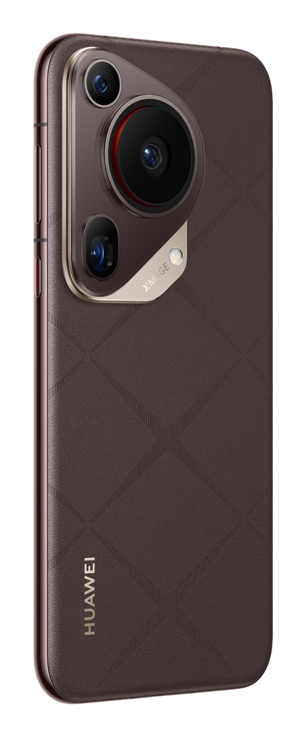 Un smartphone Huawei marron avec dos en cuir matelassé et un triple module photo triangulaire.