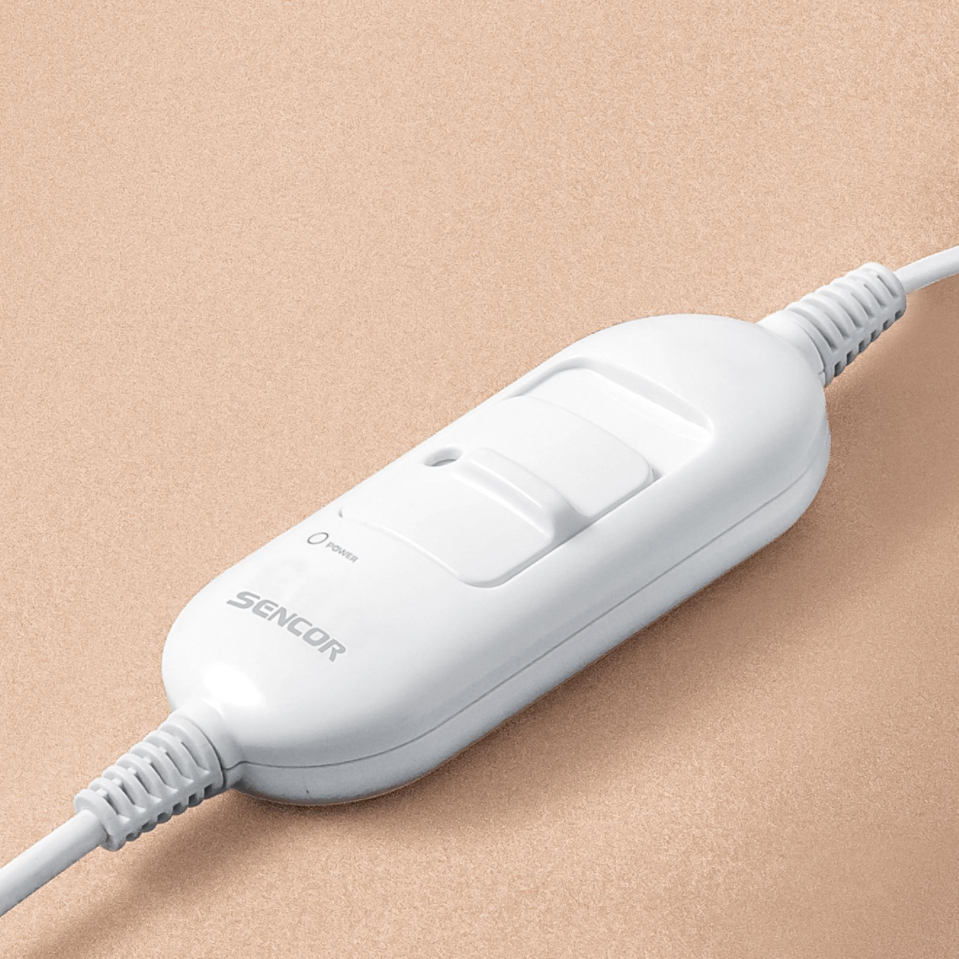 Un interruptor de control de cable blanco Sencor sobre fondo beige.