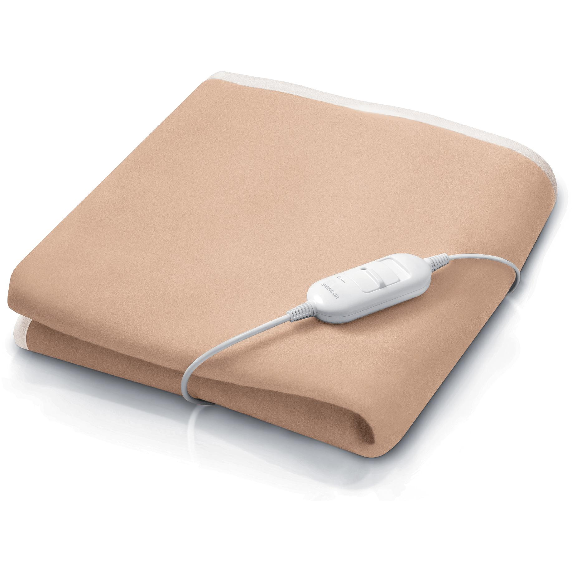 Una manta eléctrica beige doblada con borde y controlador blancos, sobre fondo blanco.