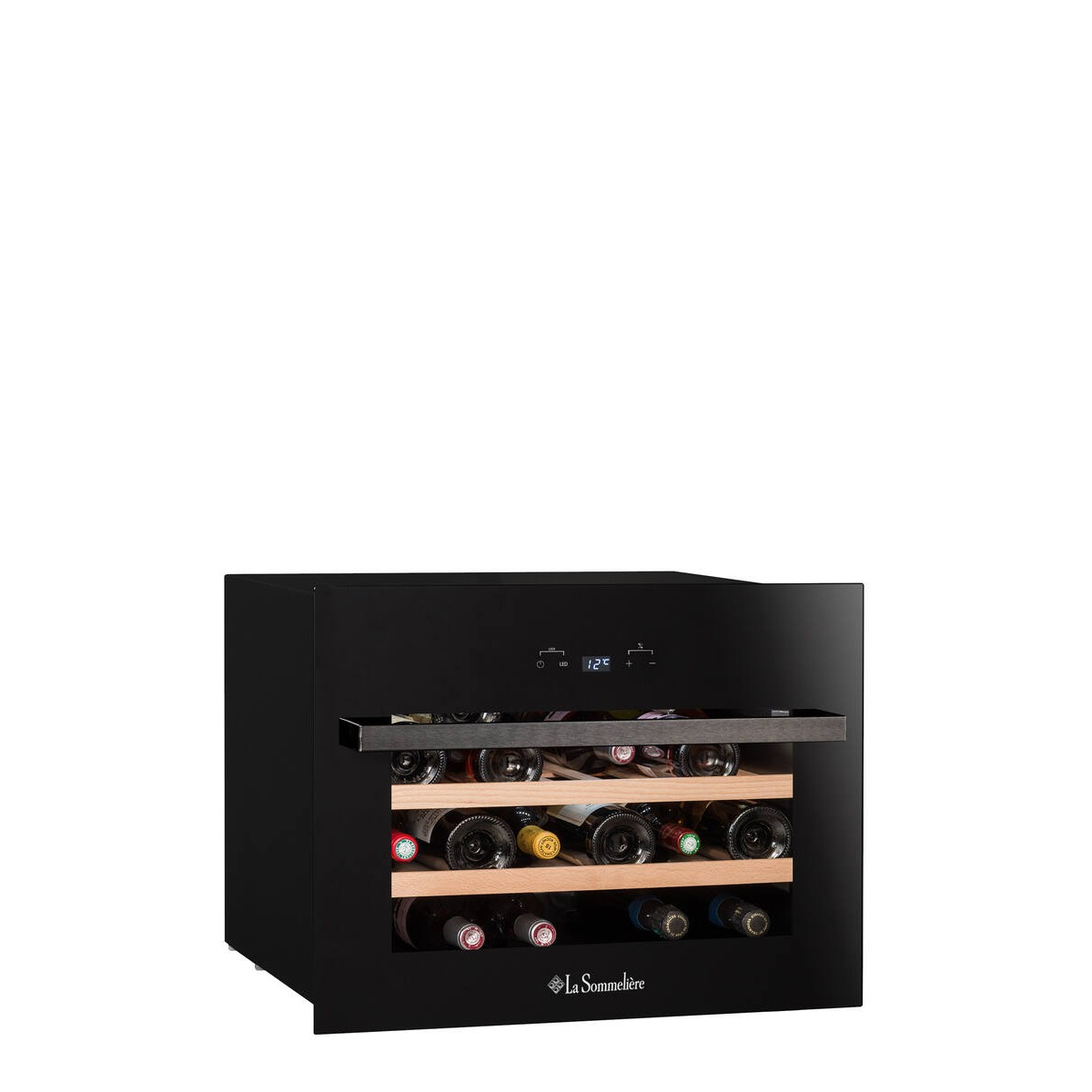 Un enfriador de vino negro La Sommelière con puerta de vidrio, estantes de madera y pantalla digital.