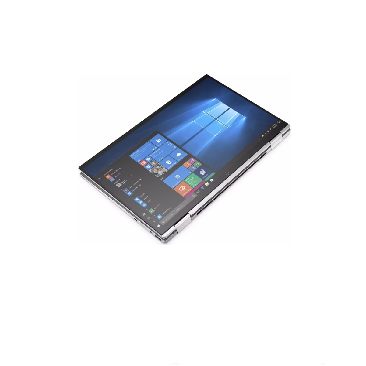Un ordinateur portable argenté avec un écran ouvert affiche le menu Démarrer de Windows.