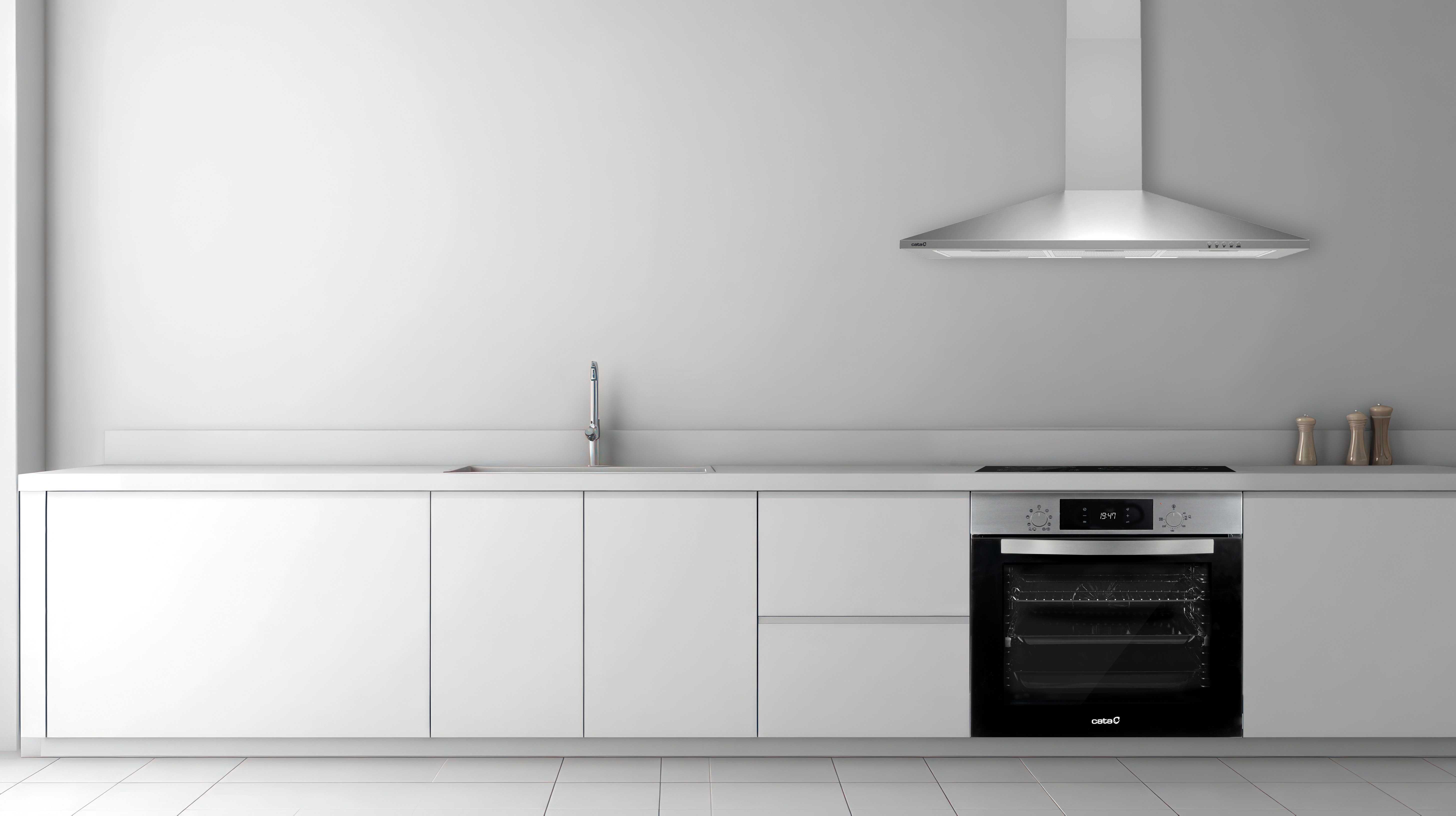 Cocina blanca moderna con horno, campana extractora y fregadero contra una pared gris.