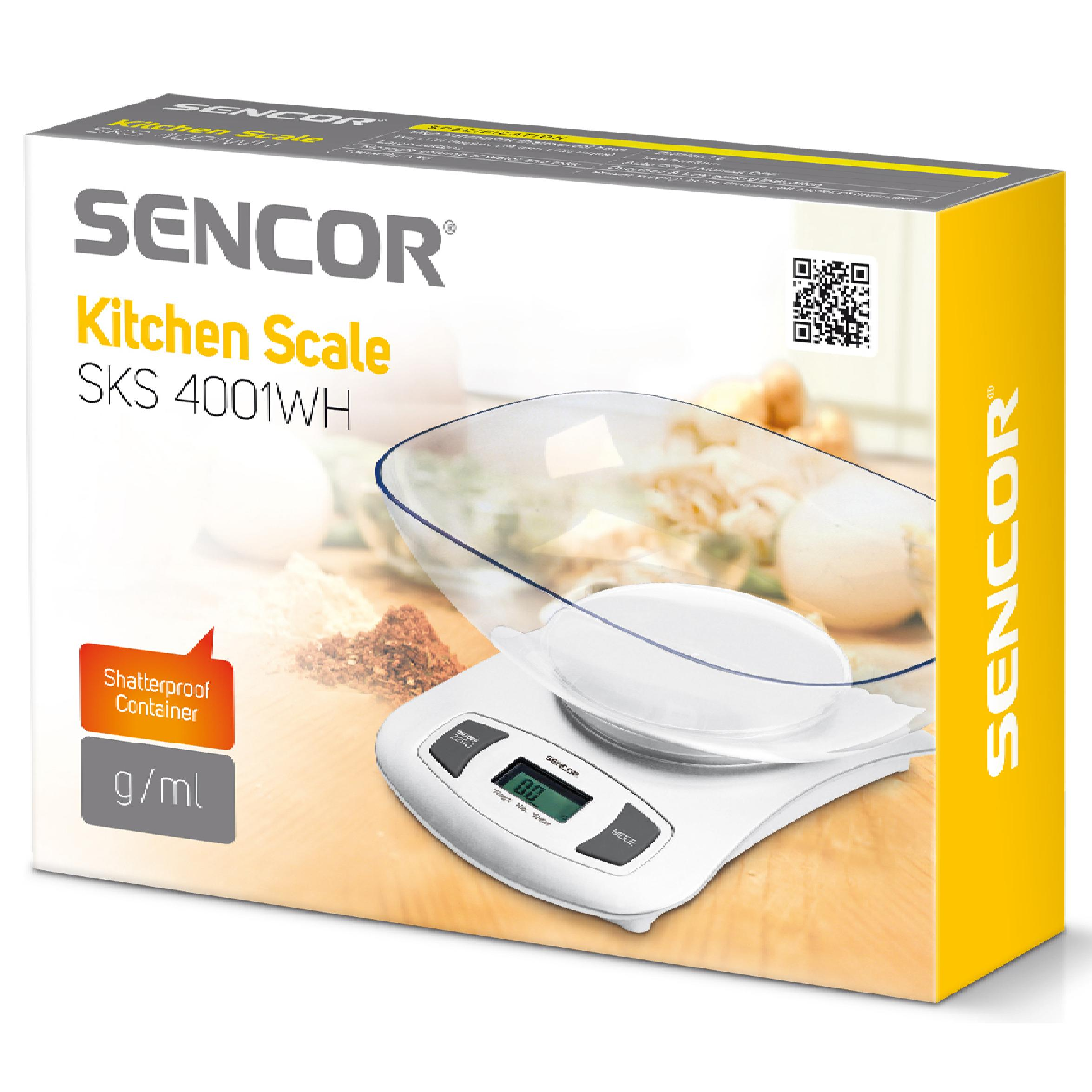 Confezione della bilancia da cucina Sencor SKS 4001WH con ciotola trasparente su tavolo in legno.