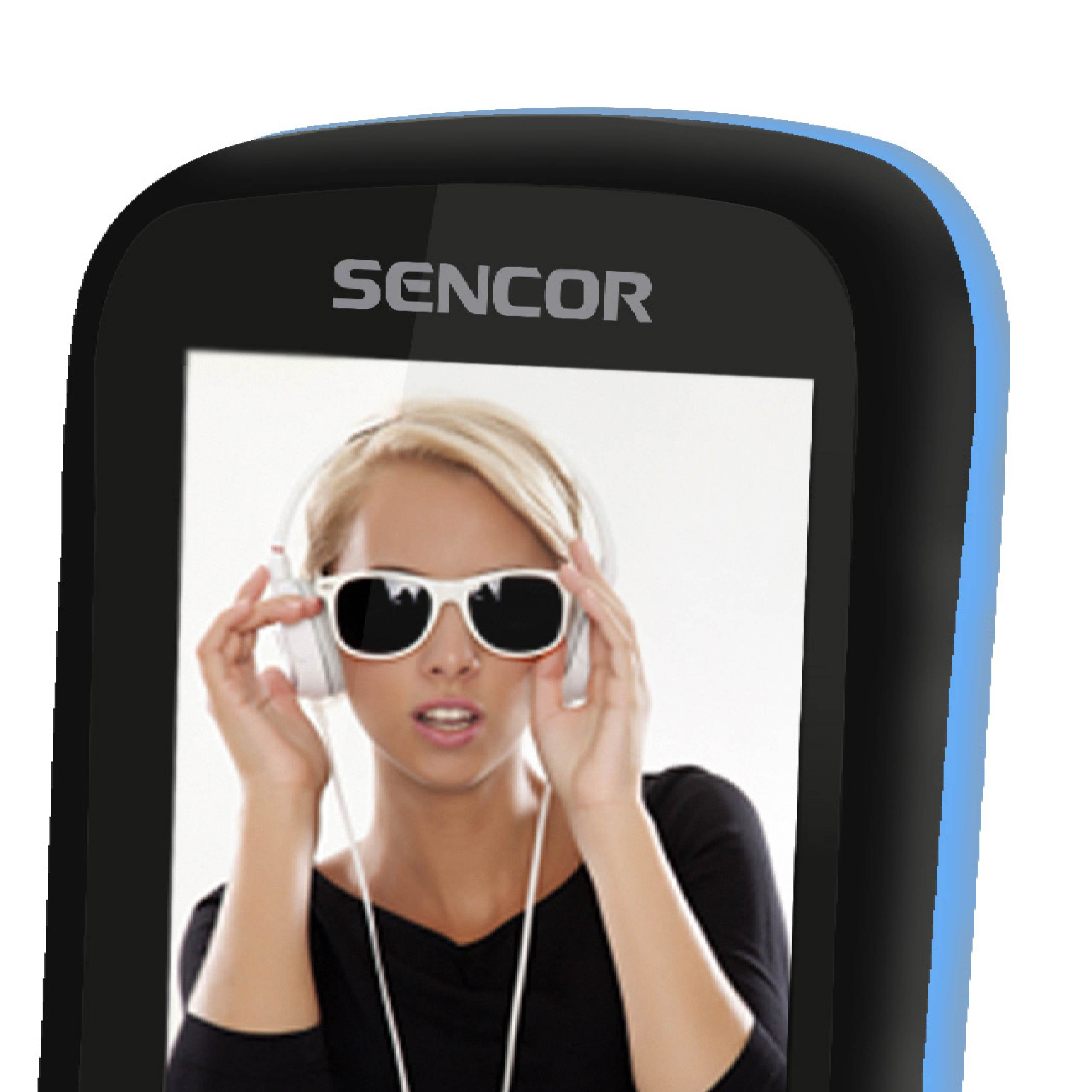 Ein Sencor-Gerätebildschirm zeigt eine blonde Frau mit Sonnenbrille und weißen Kopfhörern, die ihr Headset berührt.