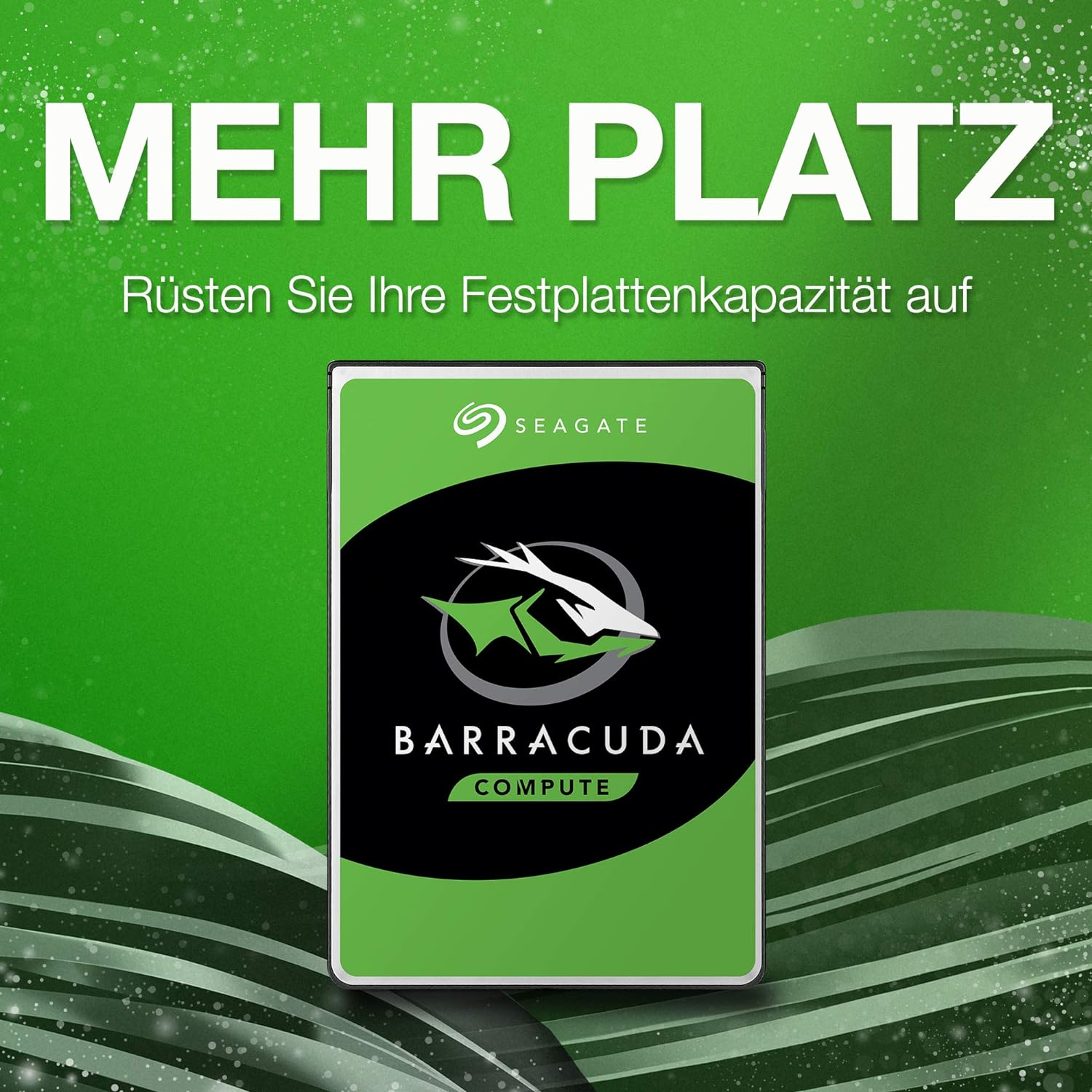 Grüne Seagate Barracuda Festplatte vor grünem Hintergrund mit Werbetext.