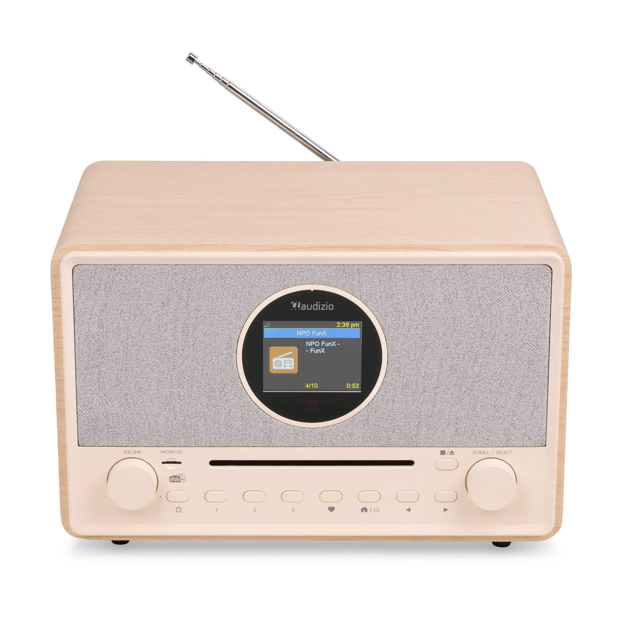 Ein Holz-Radio mit grauer Stoffabdeckung, runder Digitalanzeige, Knöpfen und ausziehbarer Antenne.