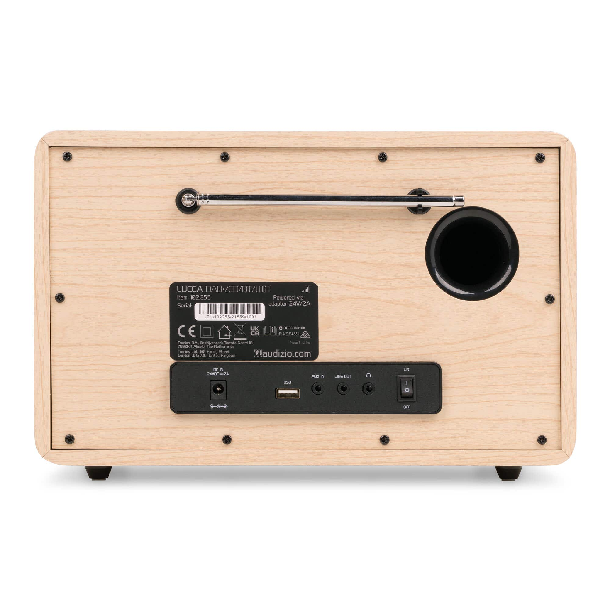 Rückseite eines hellen Holzradios mit Anschlüssen, Schalter und Antenne.