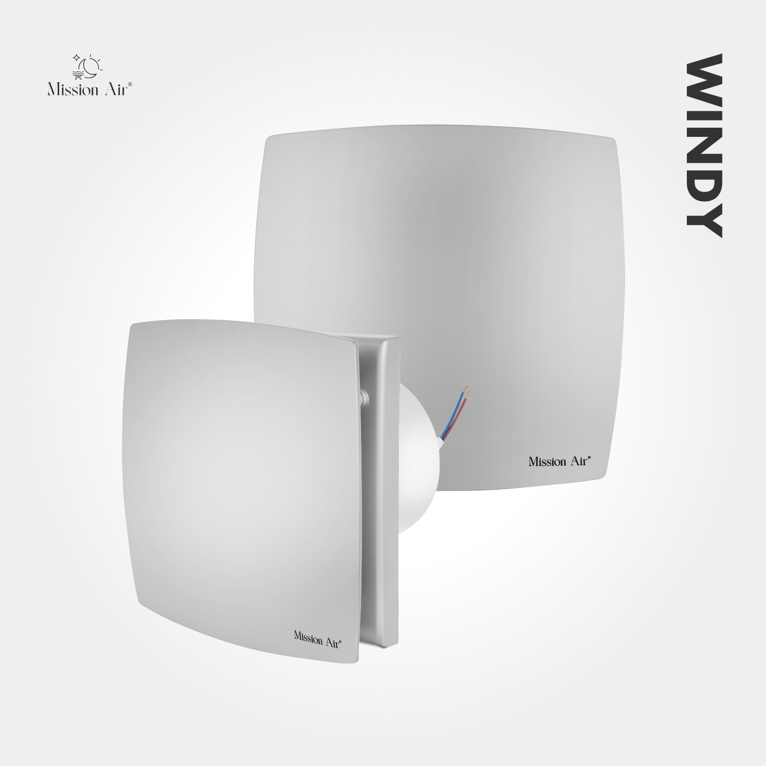 Dwa srebrne wentylatory Mission Air Windy na jasnoszarym tle z logo marki.