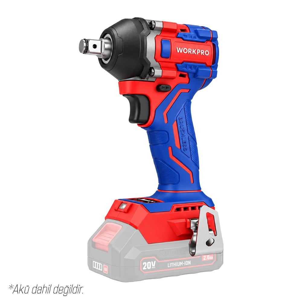 Beyaz arka planda mavi ve kırmızı WORKPRO şarjlı somun sıkma.