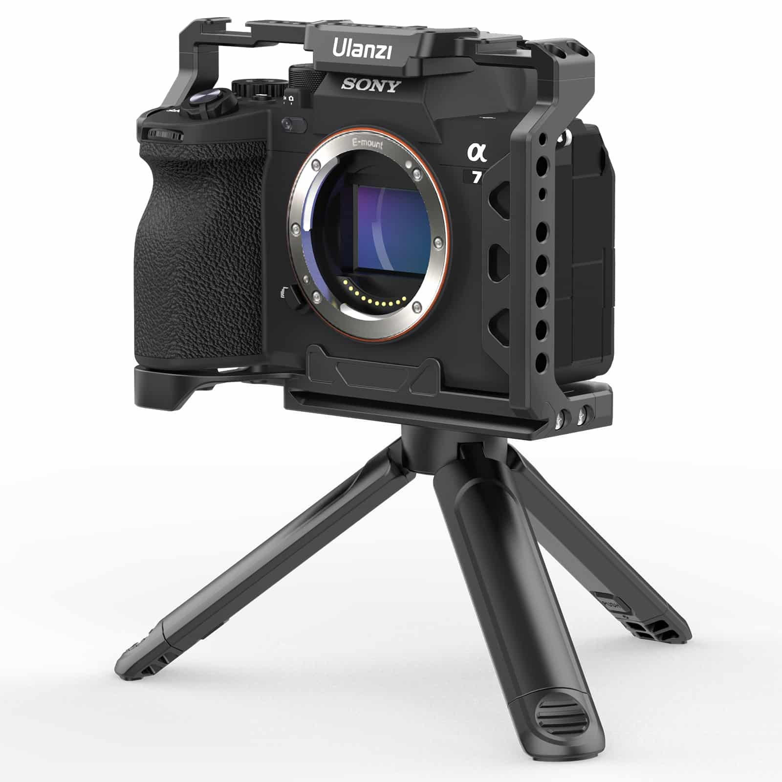 Een zwarte Sony Alpha 7 camera in een Ulanzi kooi, gemonteerd op een klein statief tegen een witte achtergrond.