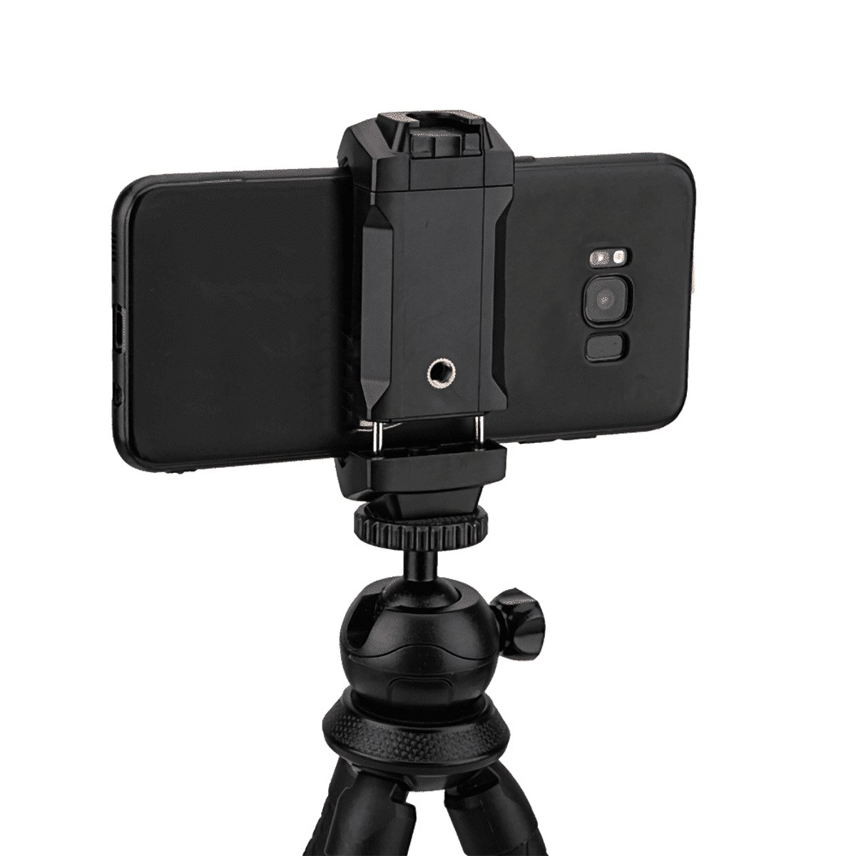 Ein schwarzes Smartphone in einer Halterung auf einem kleinen Stativ vor weißem Hintergrund.