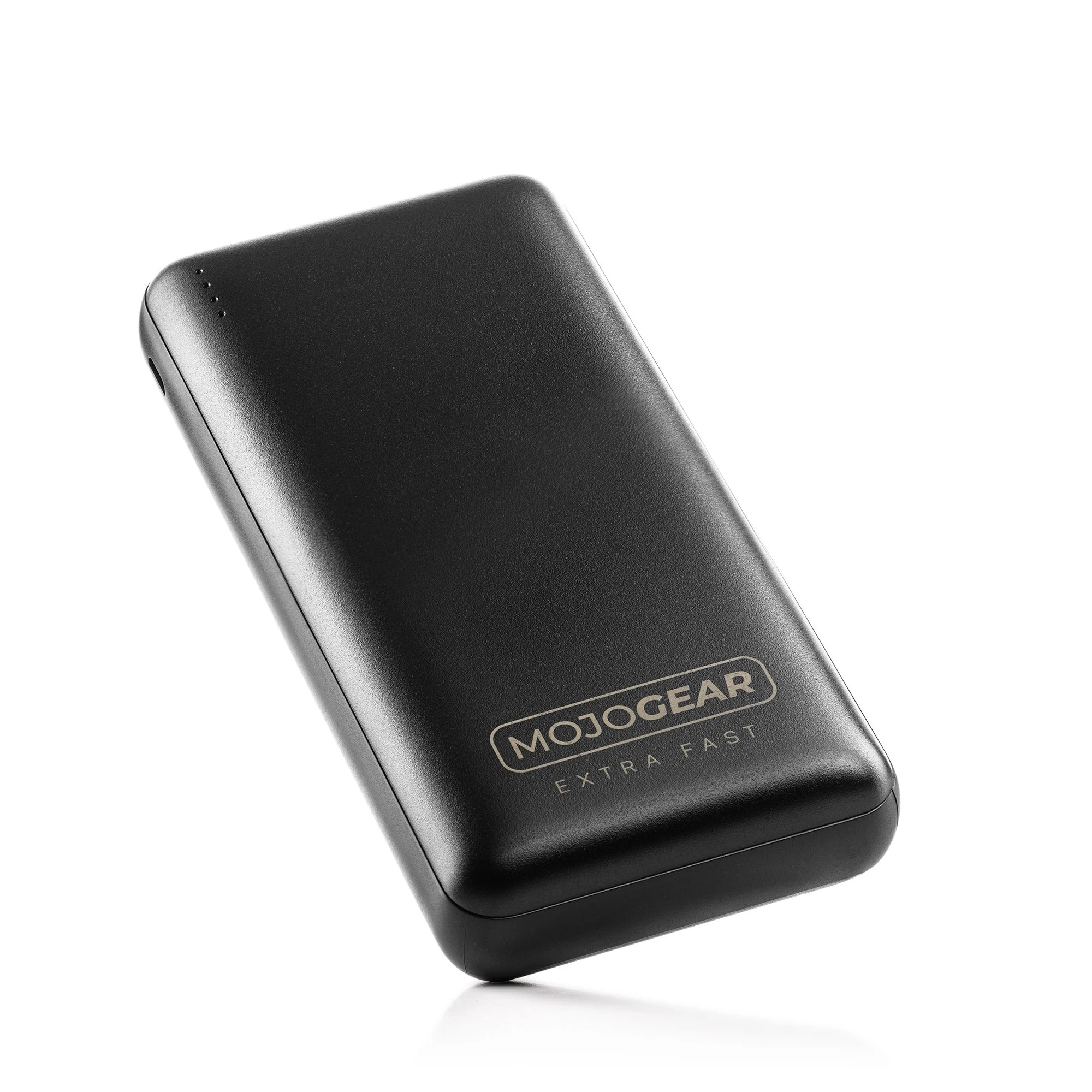 Batterie externe noire Mojogear Extra Fast sur fond blanc.
