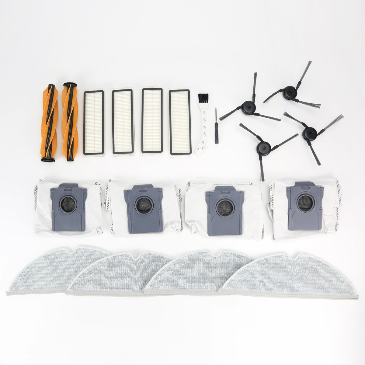 Ersatzteile für Staubsauger-Roboter arranged ordentlich auf weißem Hintergrund, darunter Walzen, Filter und Mop-Pads.
