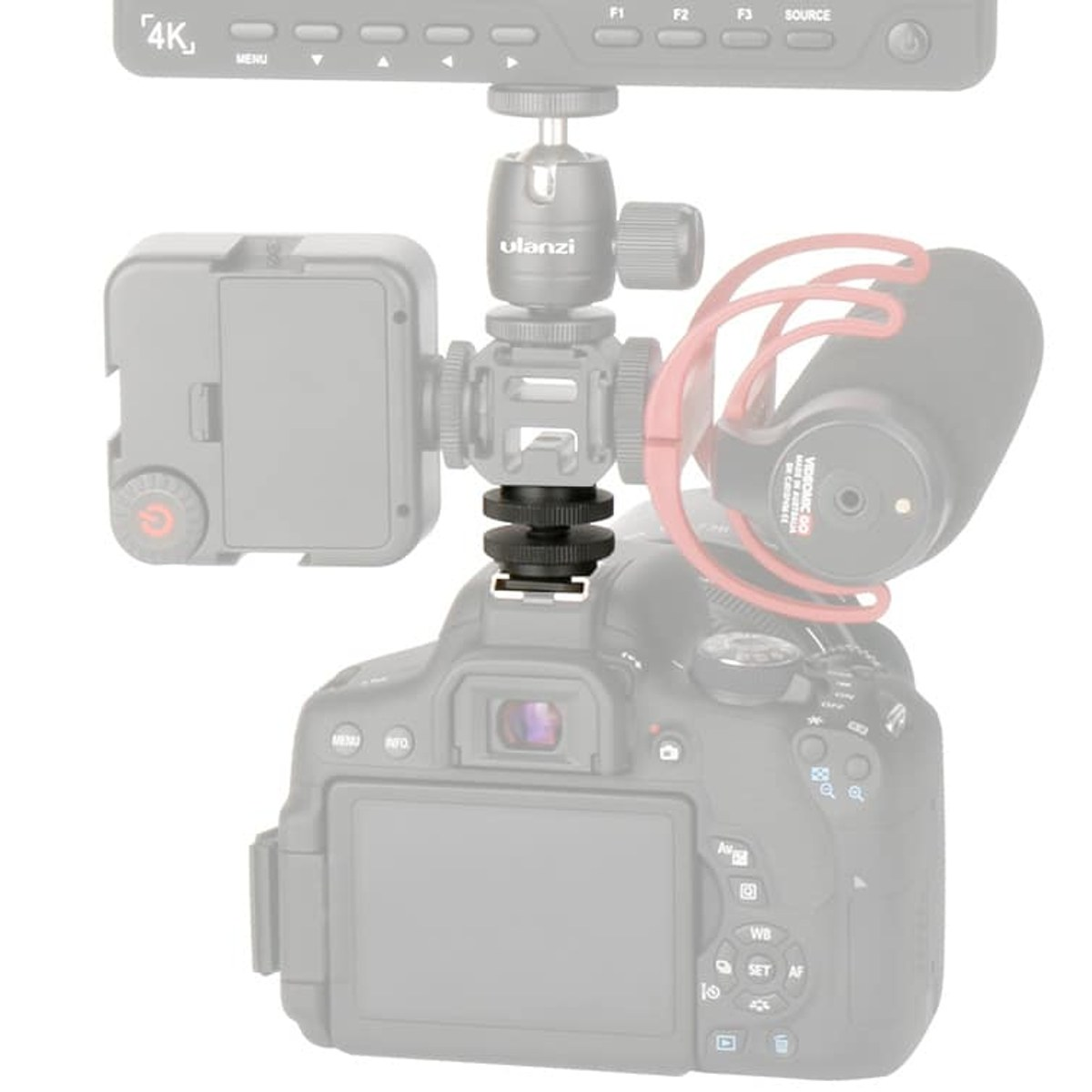 Een DSLR-camera met Ulanzi-houder voor monitor, lichtpaneel en microfoon.