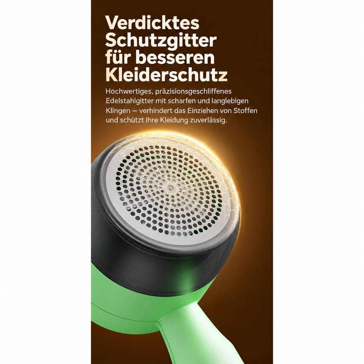 Nahaufnahme des Schutzgitters eines grünen Fusselrasierers vor braunem Hintergrund.
