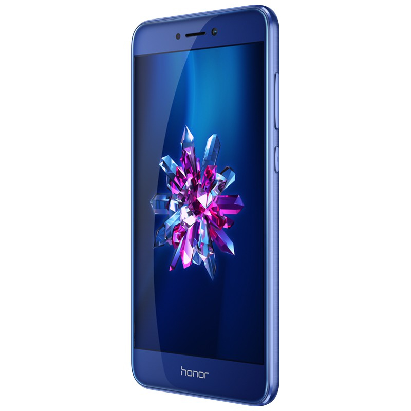 Ein blaues Honor-Smartphone, das nach rechts geneigt ist und eine lebendige violette und blaue Kristallgrafik auf dem Bildschirm zeigt.