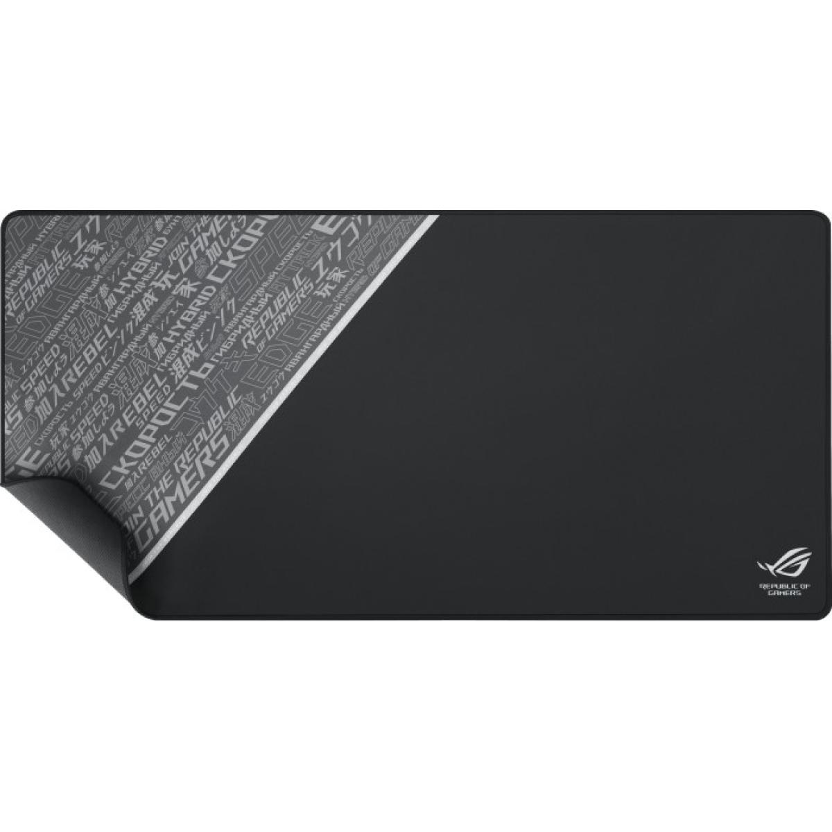 Ein langes schwarzes Gaming-Mauspad mit grauem Textmuster und Republic of Gamers Logo in der unteren rechten Ecke.