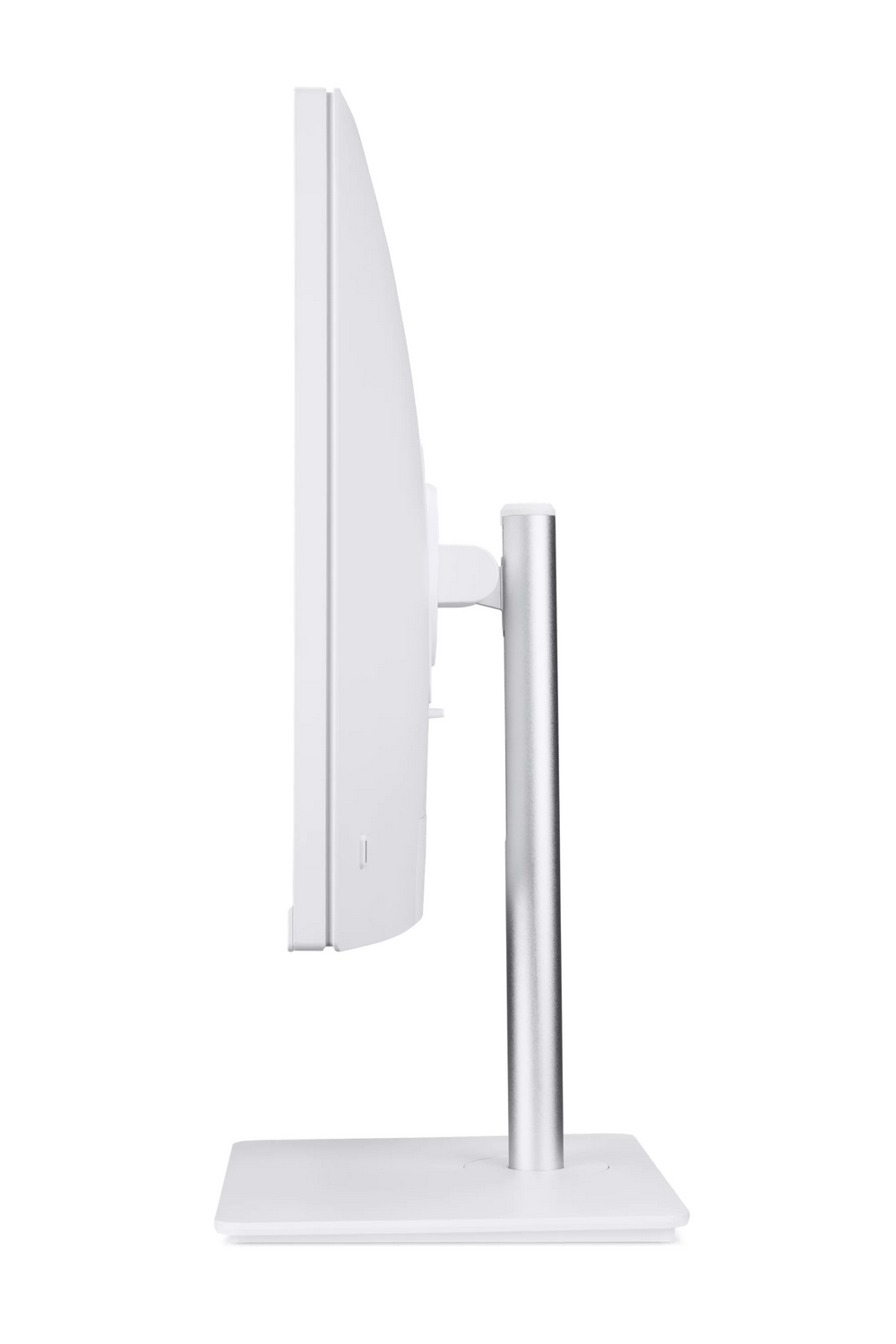 Vista laterale di un moderno monitor di computer bianco su supporto argentato su sfondo bianco.