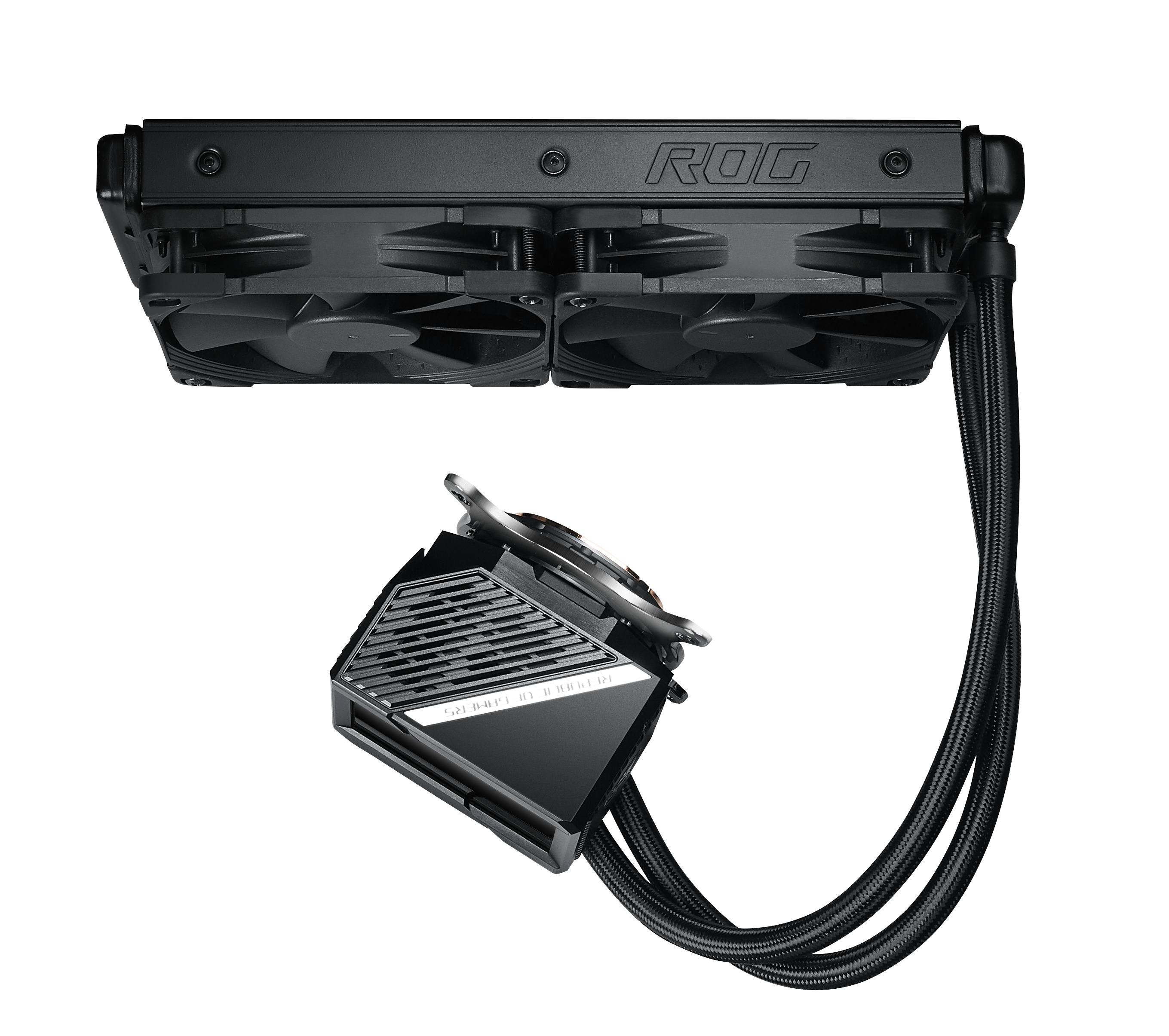 Un dissipatore a liquido per CPU ROG nero con due ventole e tubi intrecciati collegati a un blocco pompa.