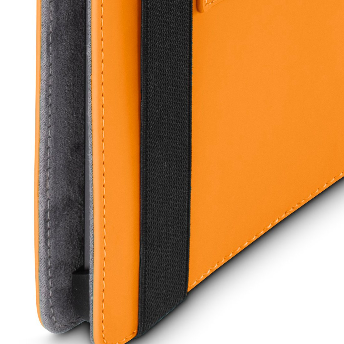 Eine orangefarbene Ledertasche mit schwarzem Gummiband und grauer Innenseite.