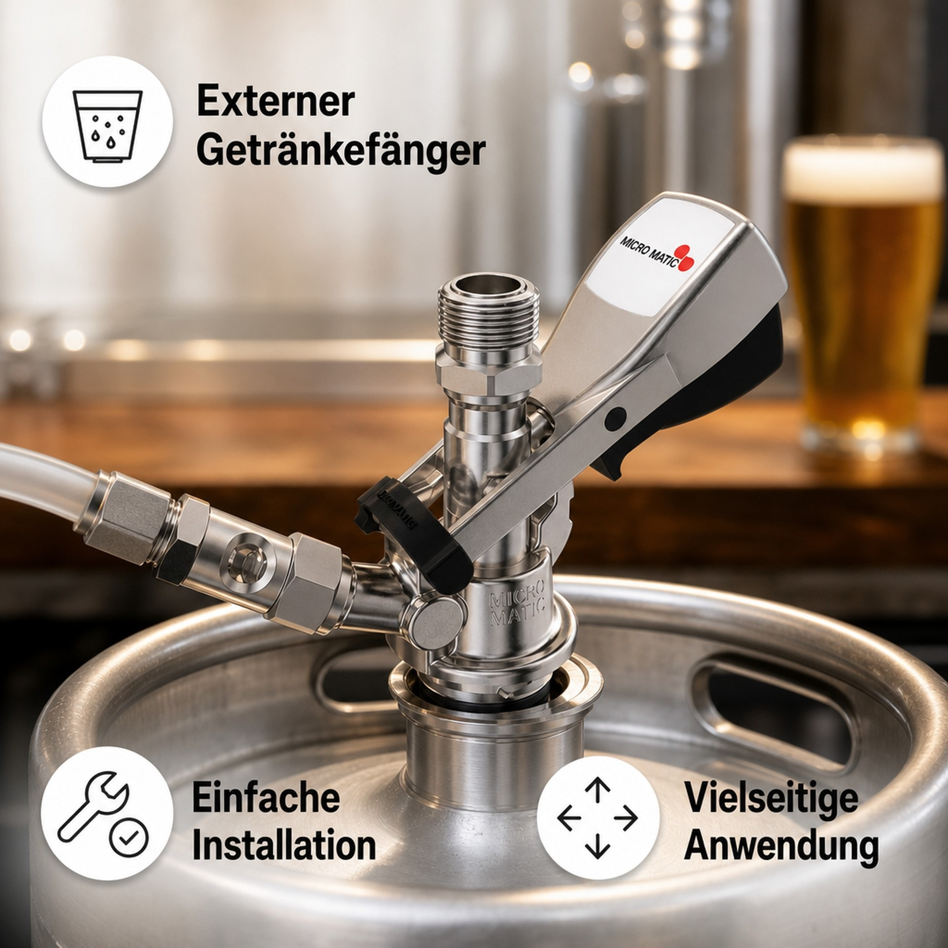 Edelstahl Bierfass-Zapfkopf mit angeschlossener Leitung und deutscher Textbeschriftung in den Ecken.