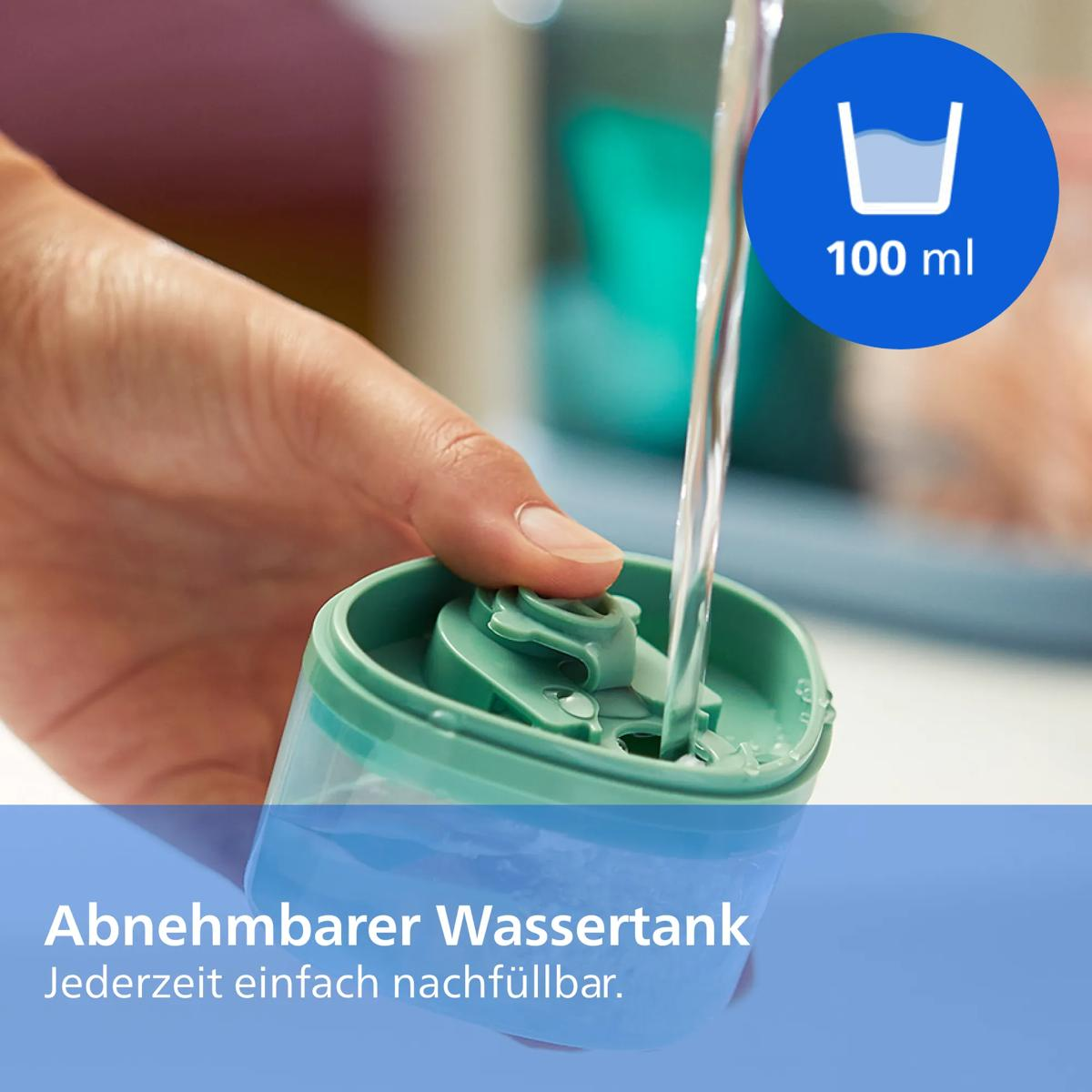 Wasser läuft in einen grünen Wassertank. Ein blauer Kreis oben zeigt 100 ml.