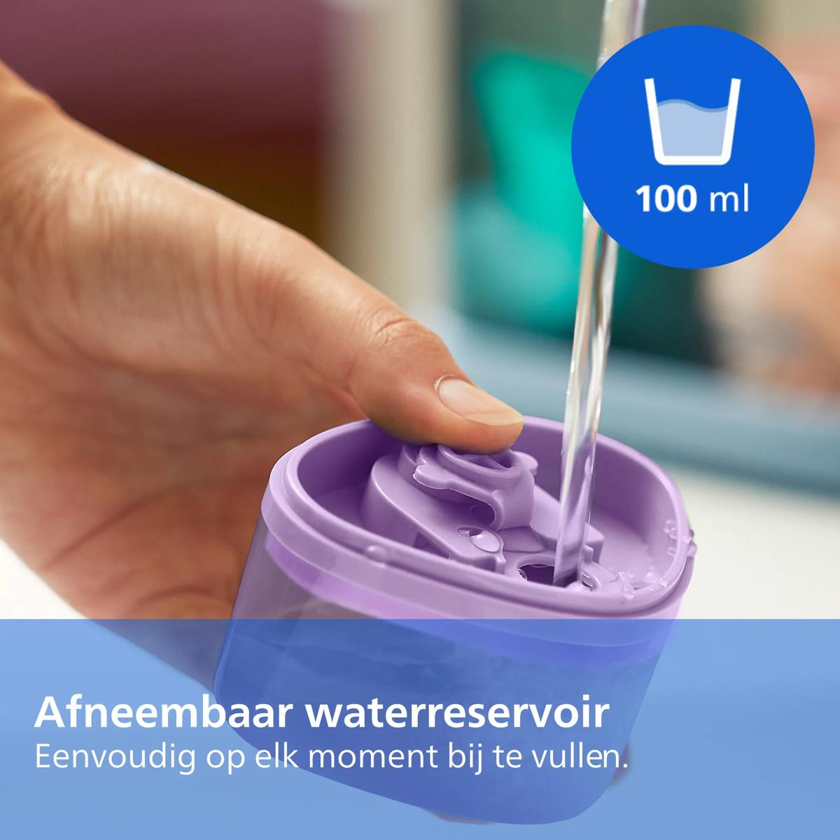 L'acqua viene versata in un serbatoio viola staccabile, con un indicatore di 100 ml.