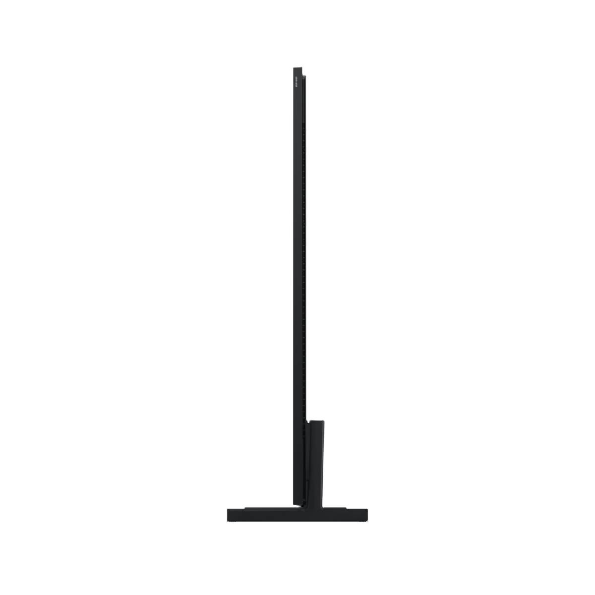 Vista laterale di una sottile televisione nera su supporto su sfondo bianco.