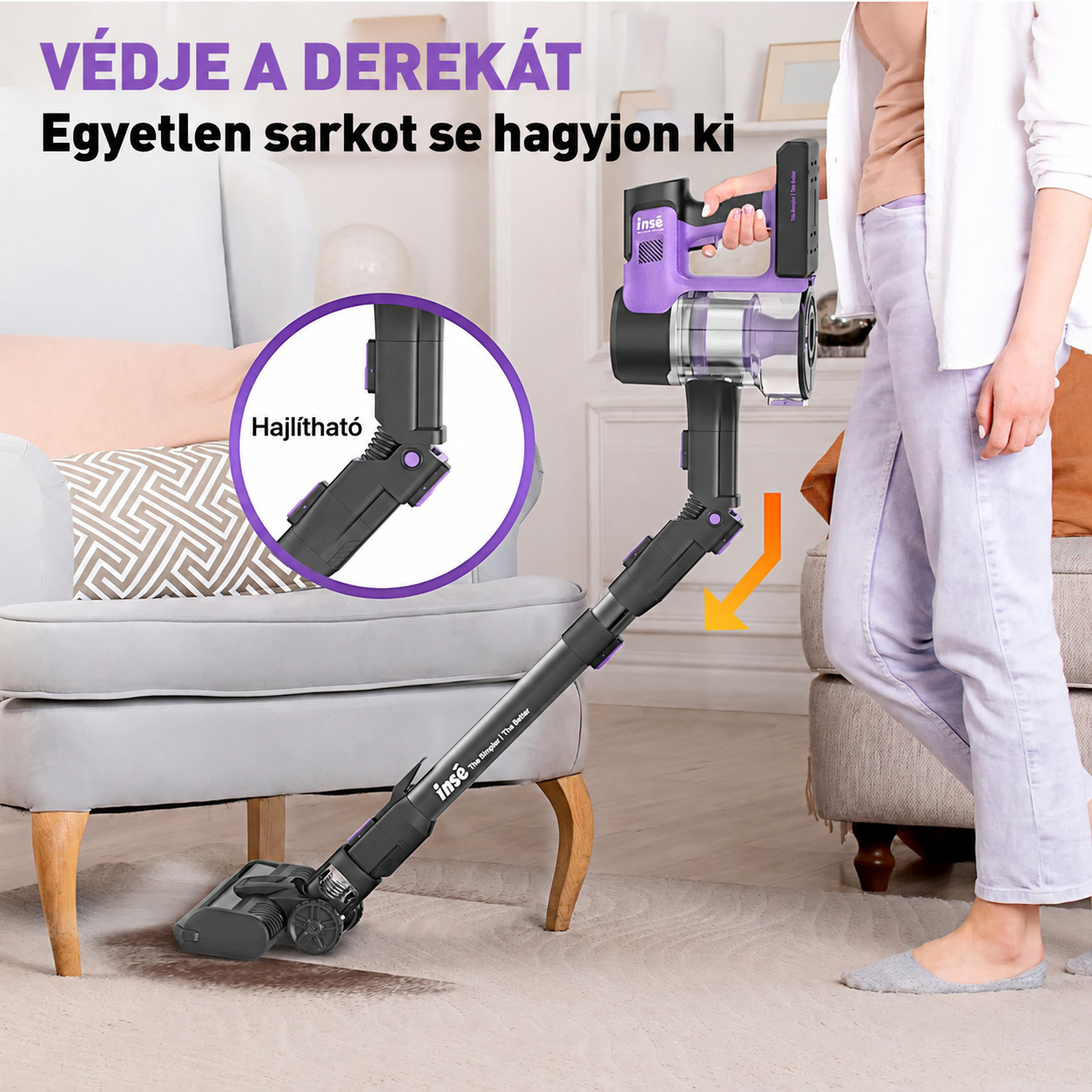 Egy nő hajlítható csövű akkumulátoros porszívót tart a nappaliban.