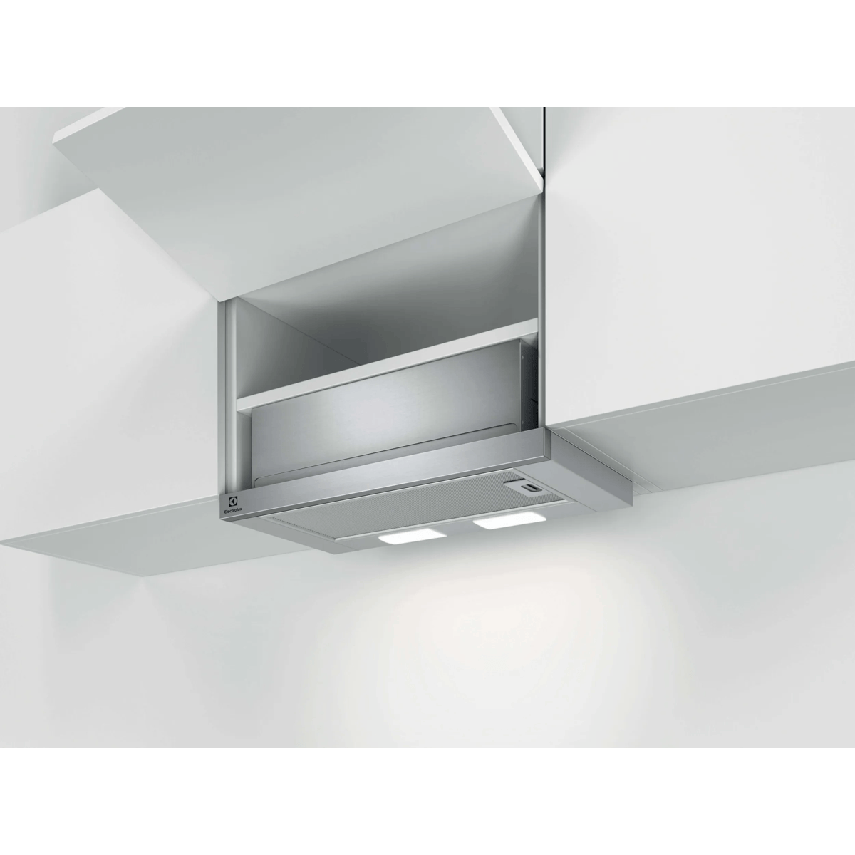 Una campana extractora de acero inoxidable integrada en gabinetes blancos modernos, con dos luces encendidas.
