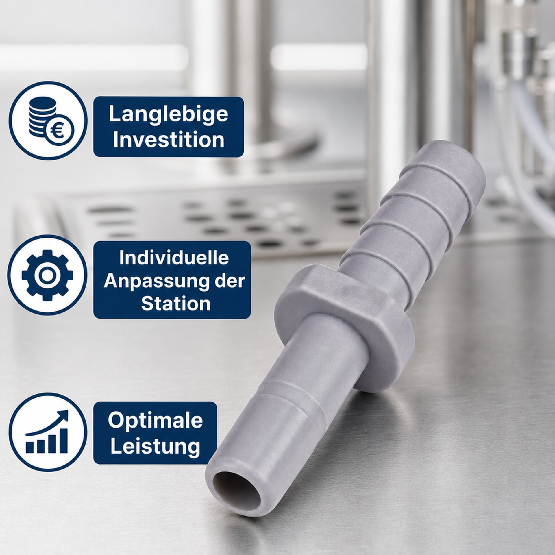 Raccordo per tubo in plastica grigia davanti a sfondo metallico con tre riquadri blu.