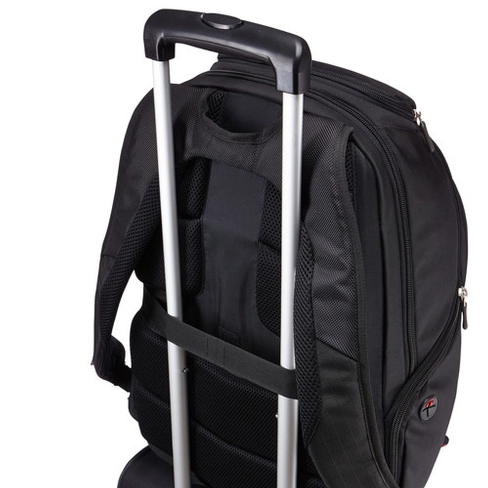 Ein schwarzer Rucksack wird auf dem Teleskopgriff eines Koffers getragen.