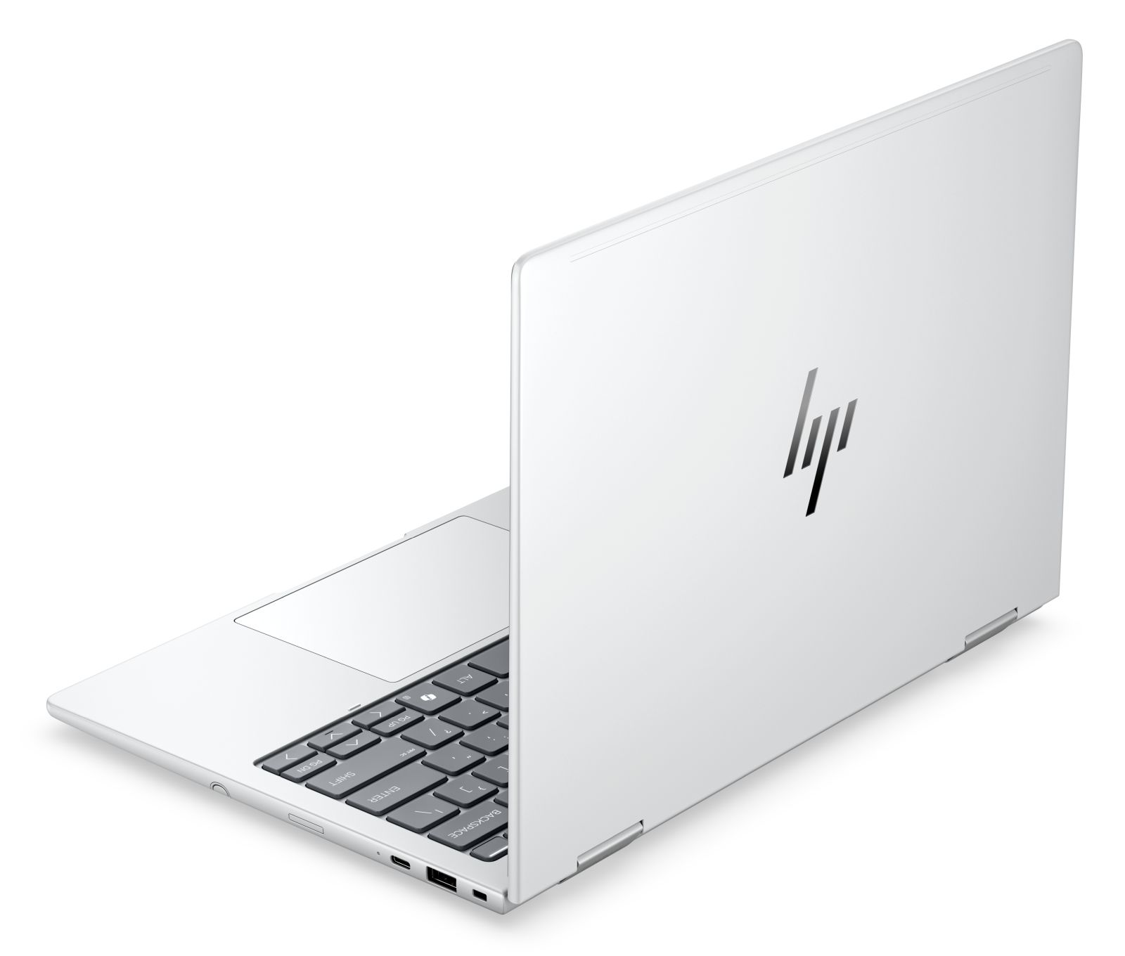 Ein silberner Laptop mit dem HP-Logo auf dem geschlossenen Deckel, aufgestellt auf weißem Hintergrund.