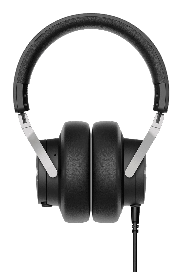 Auriculares supraurales negros con marco de metal plateado y cable conectado sobre fondo blanco.