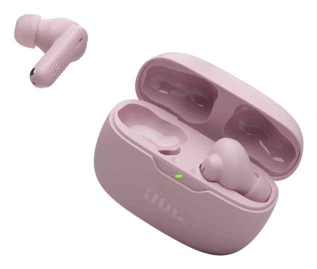 Auricolari wireless JBL rosa e custodia di ricarica su sfondo bianco.